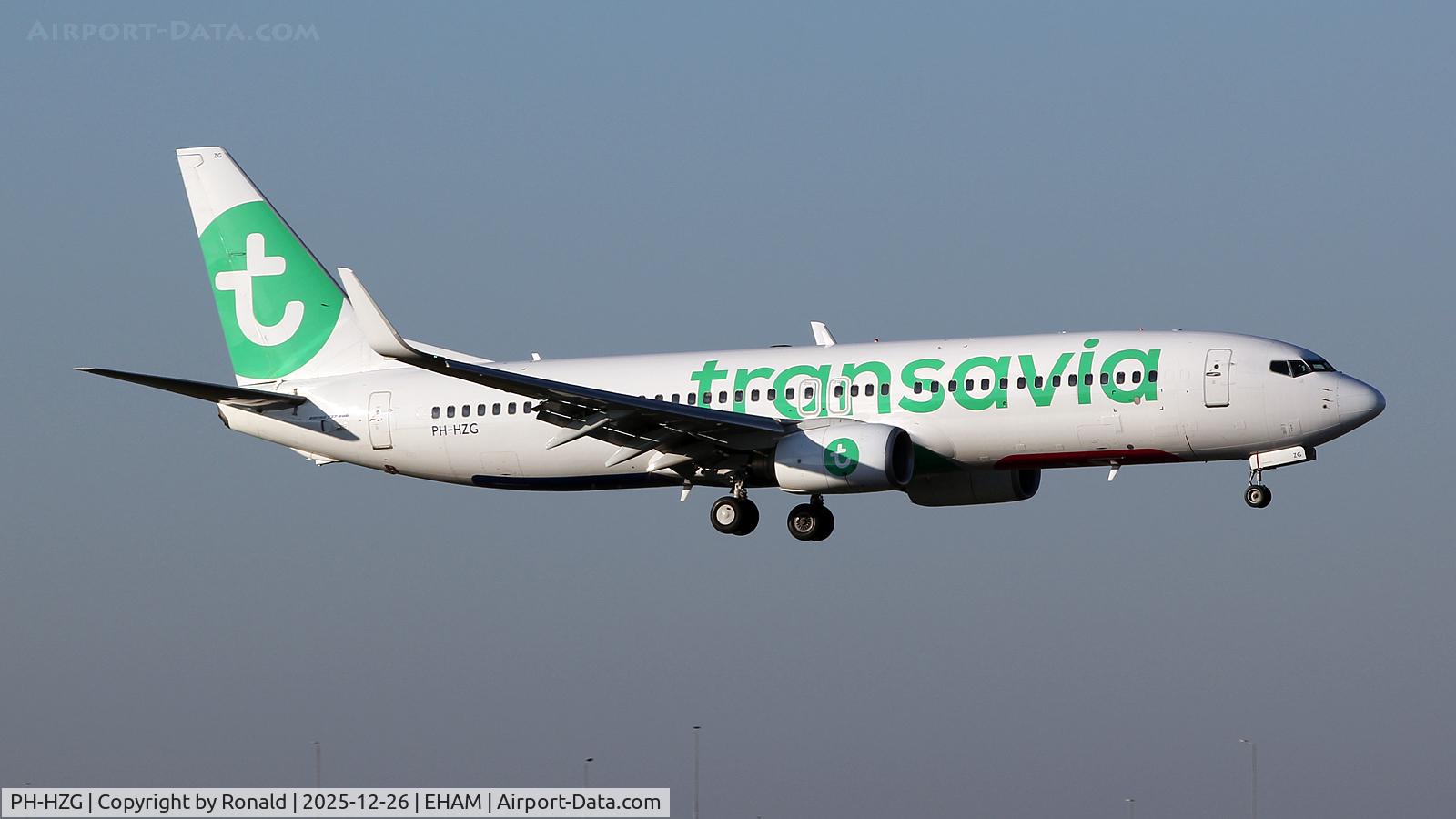 PH-HZG, 2000 Boeing 737-8K2 C/N 28379, at eham