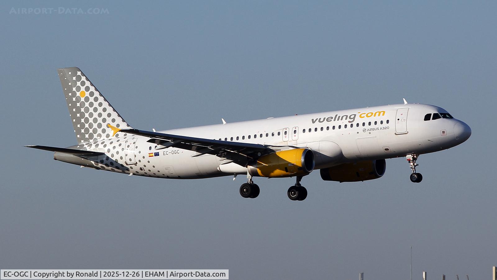 EC-OGC, 2006 Airbus A320-232 C/N 2883, at eham