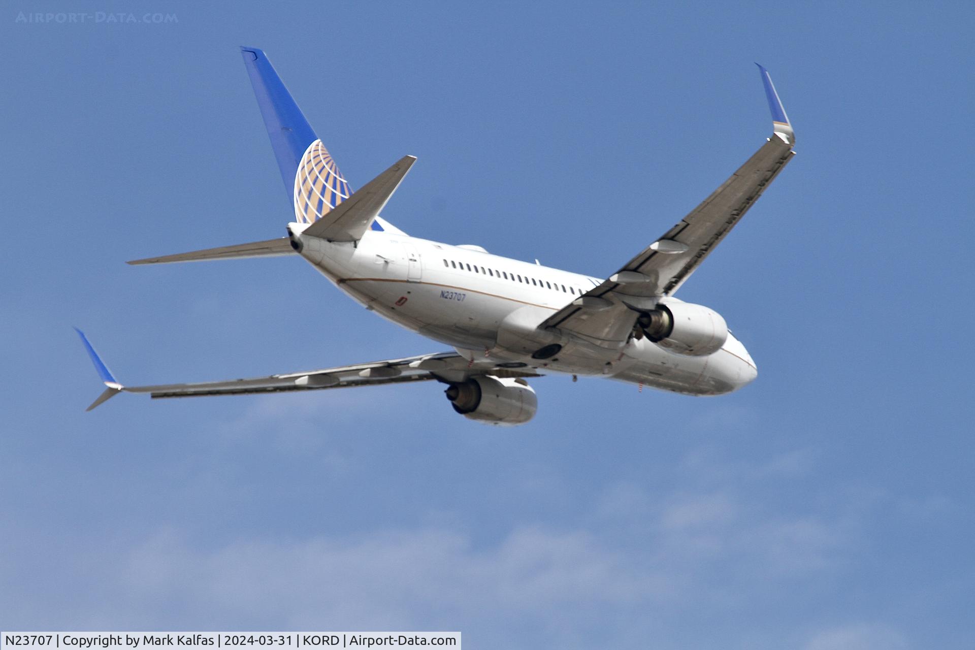 N23707, 1998 Boeing 737-724 C/N 28768, B737 United Airlines Boeing 737-724, N23707 departing 28L KORD
