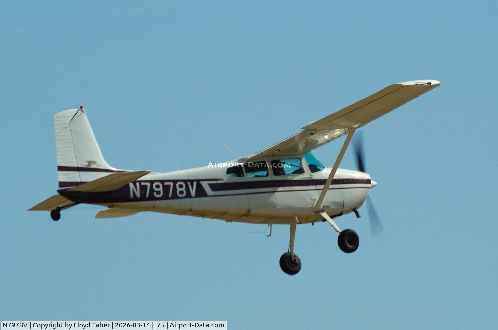 N7978V, 1967 Cessna 180H Skywagon C/N 18051878, In flight