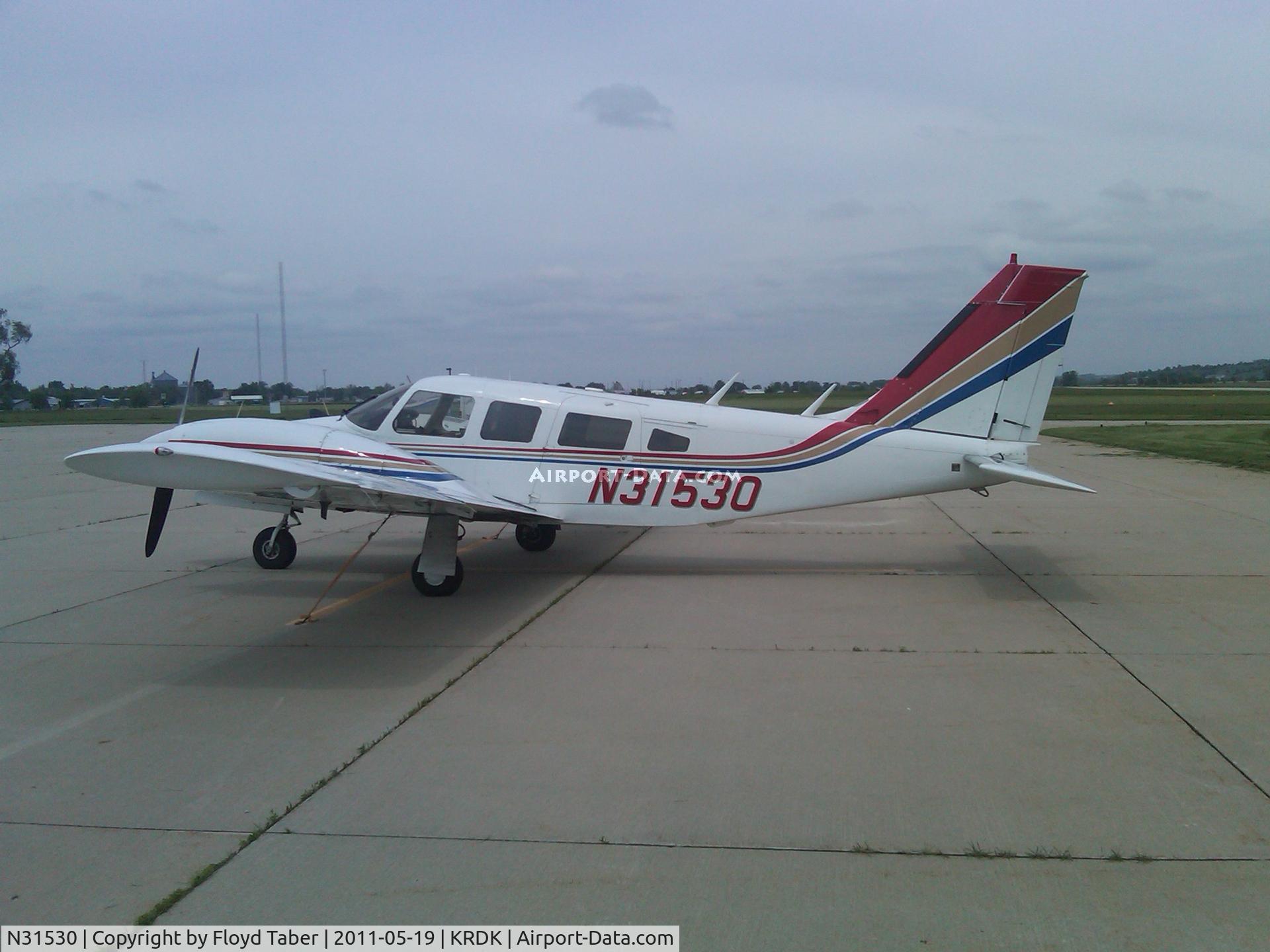 N31530, 1978 Piper PA-34-200T C/N 34-7870238, On the ramp