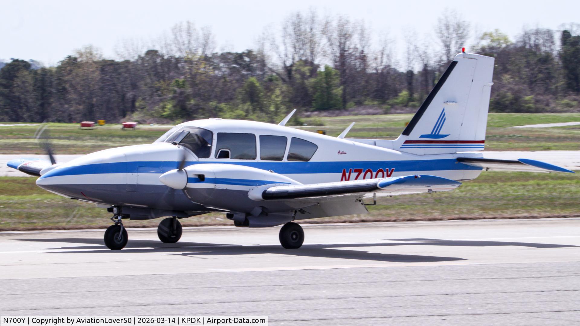 N700Y, Piper PA-23-250 C/N 27-7754076, Piedmont-livery PA-23