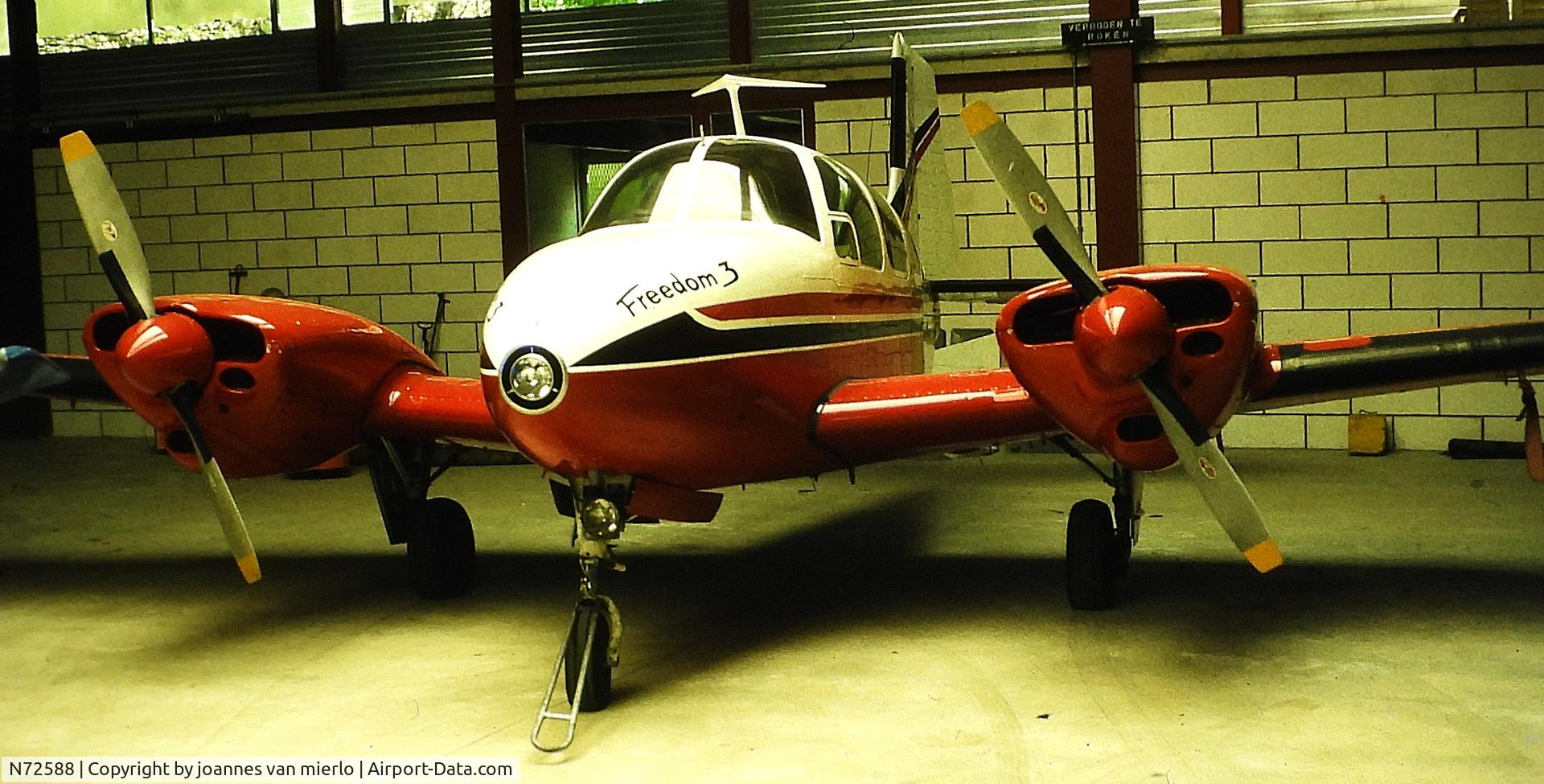 N72588, 1963 Beech B95A Travel Air C/N TD-532, ex-slide