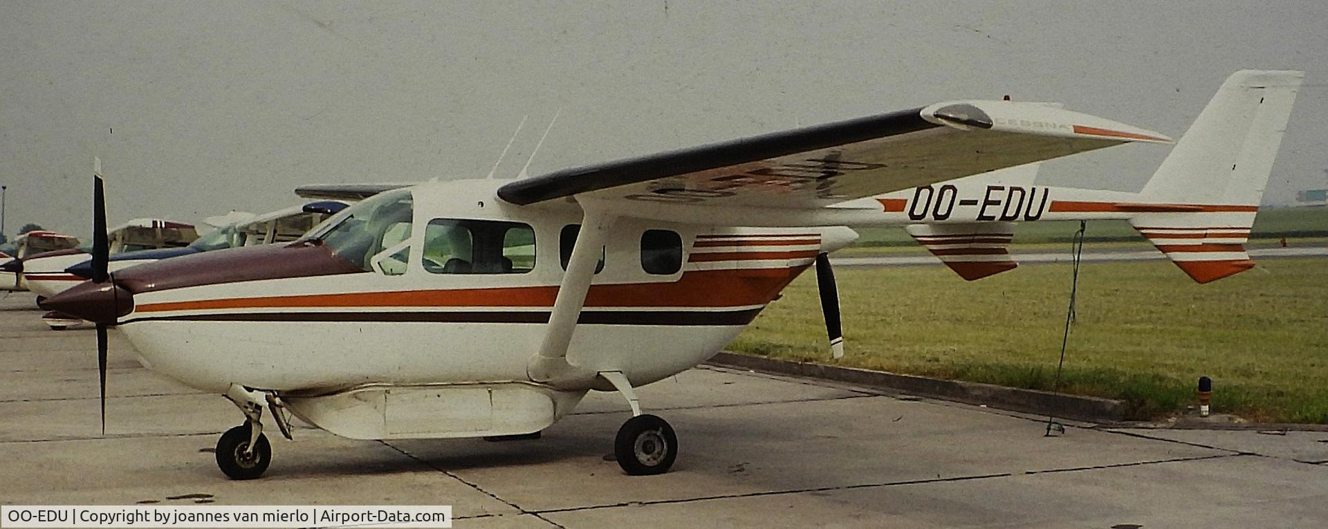 OO-EDU, Reims Cessna F337G Super Skymaster C/N F3370067, ex-slide
