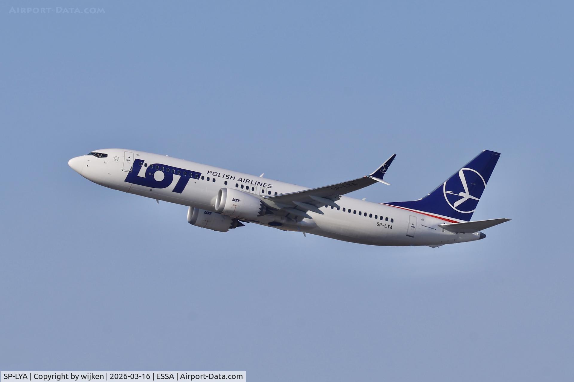 SP-LYA, 2025 Boeing 737-8 MAX C/N 65134, Rwy 19R