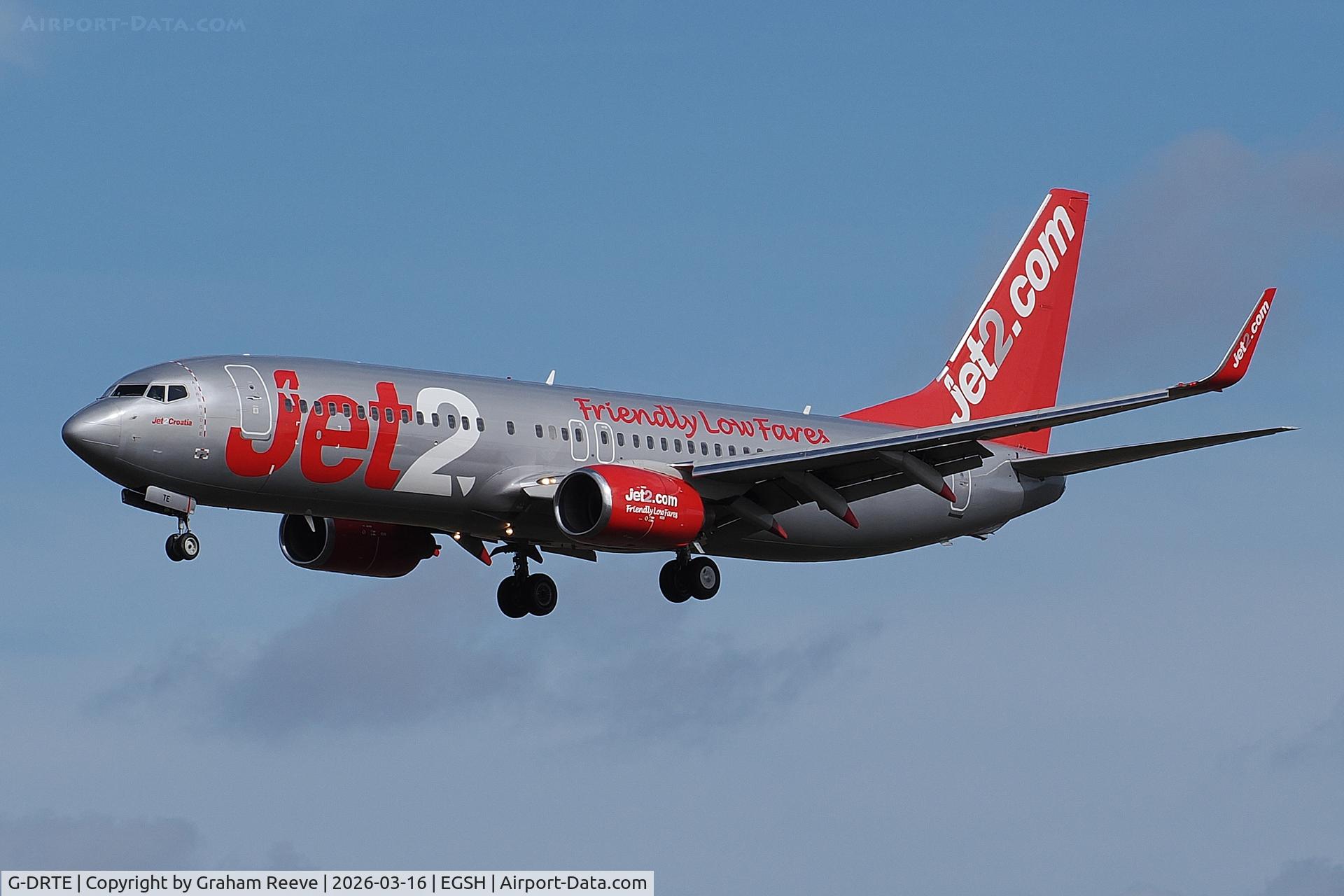 G-DRTE, 2000 Boeing 737-8K5 C/N 28228, Landing at Norwich.
