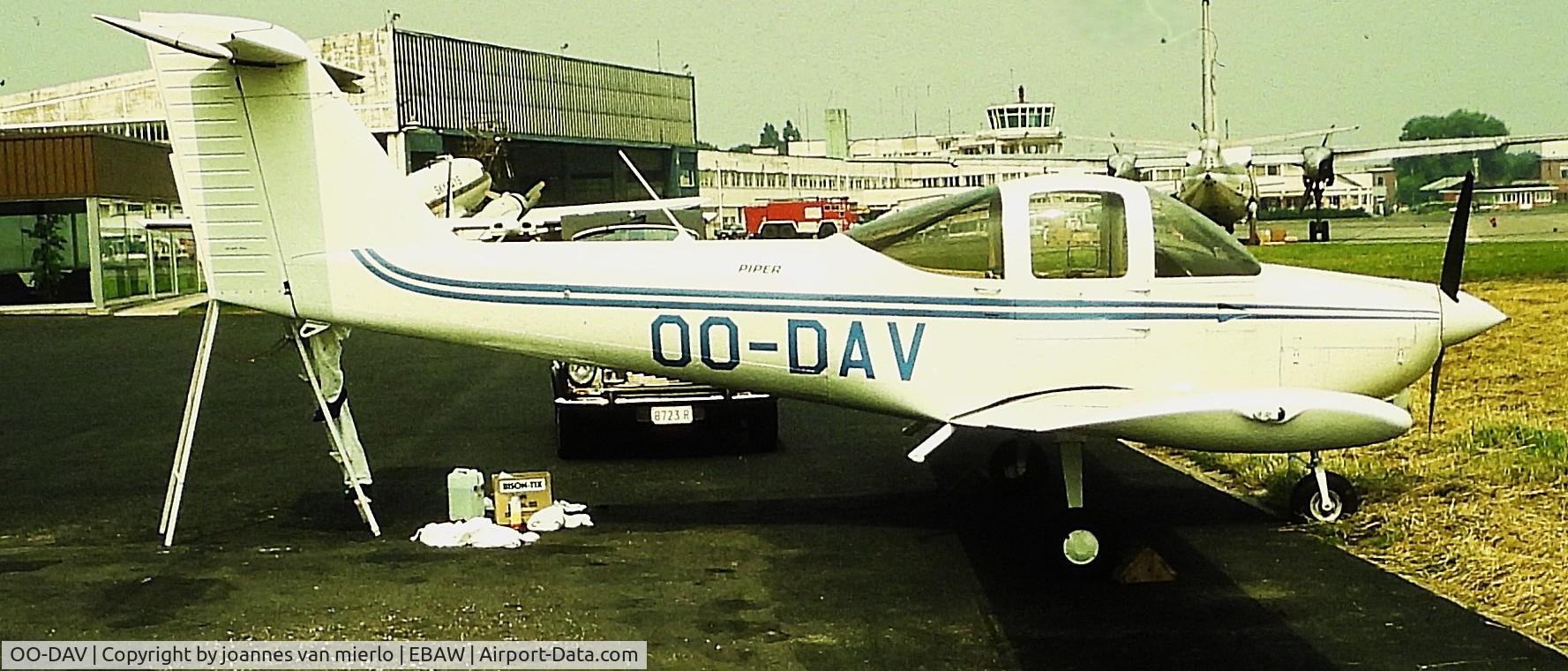 OO-DAV, 1980 Piper PA-38-112 Tomahawk Tomahawk C/N 38-79A0956, ex-slide