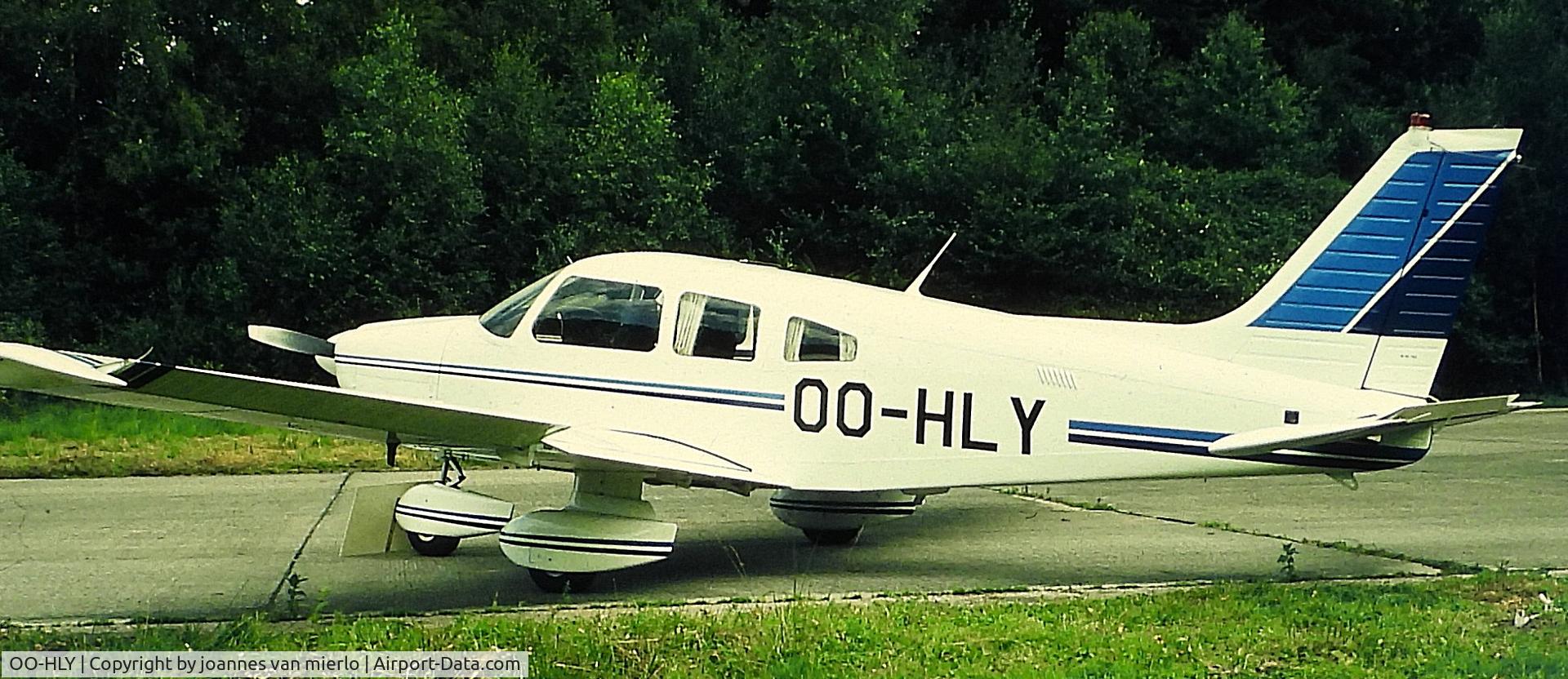 OO-HLY, Piper PA-28-181 Archer II C/N 28-8090296, ex-slide