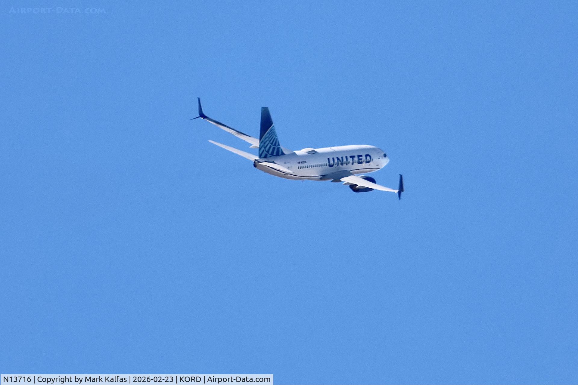 N13716, 1998 Boeing 737-724 C/N 28787, B737 United Airlines Boeing 737-724 N13716 departing 28R KORD