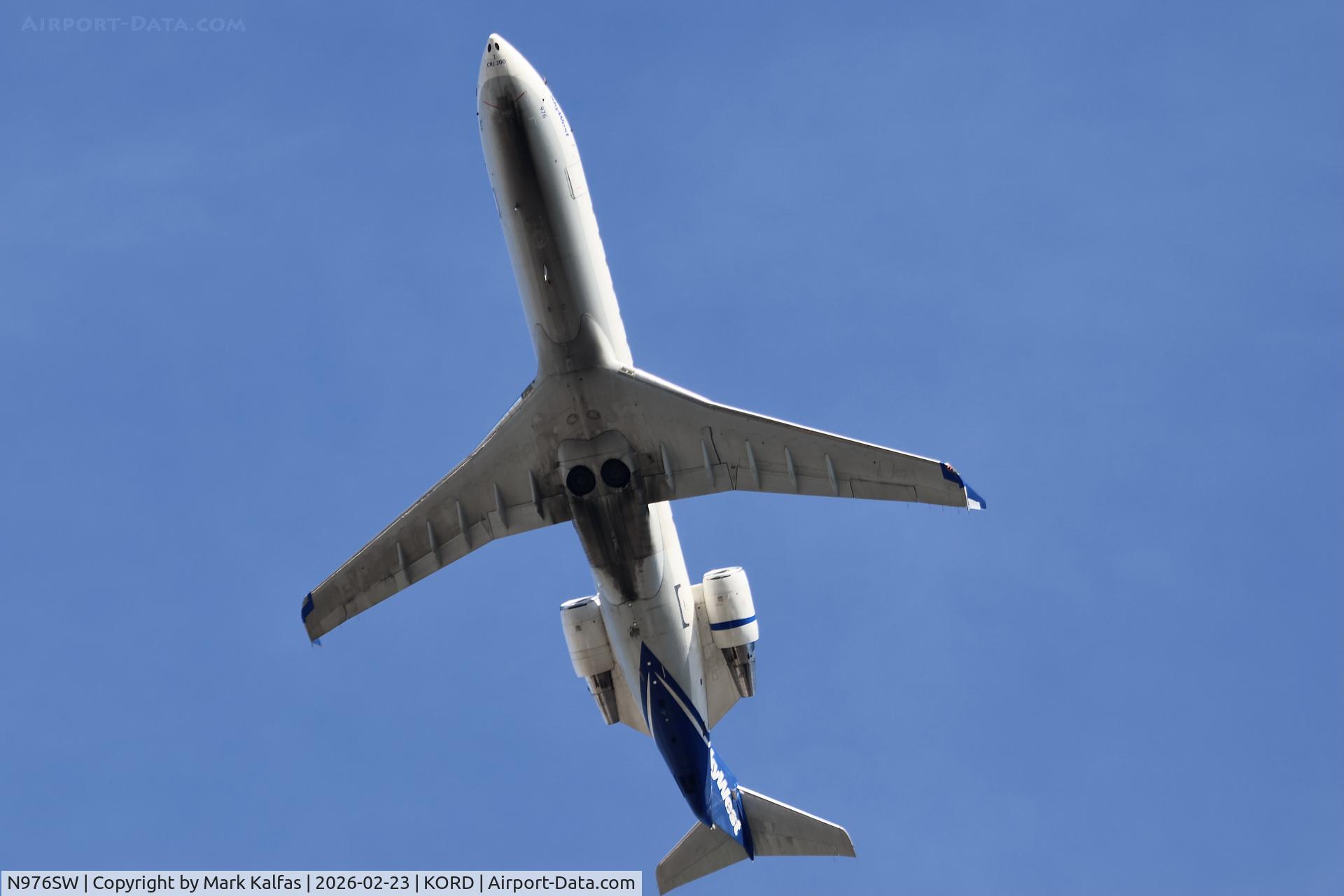 N976SW, 2004 Bombardier CRJ-100ER (CL-600-2B19) C/N 7952, CRJ2 SkyWest / United Express Bombardier CRJ-100ER, N976SW departing 28R KORD