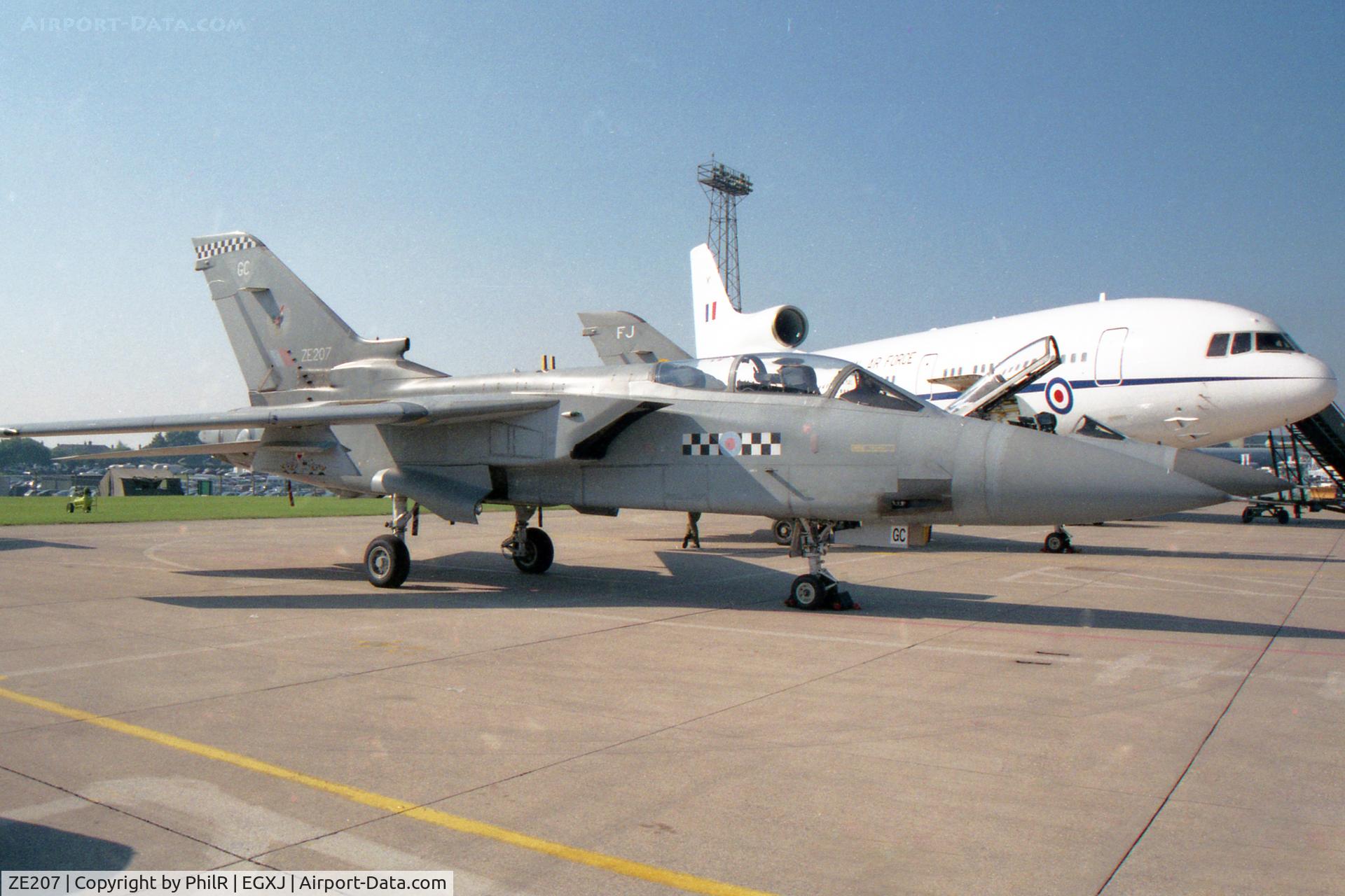 ZE207, 1987 Panavia Tornado F.3 C/N 576/AS026/3258, ZE207 1987 Panavia Tornado F3 RAF RIAT Cottismore 28.07.01 (3).jpg
