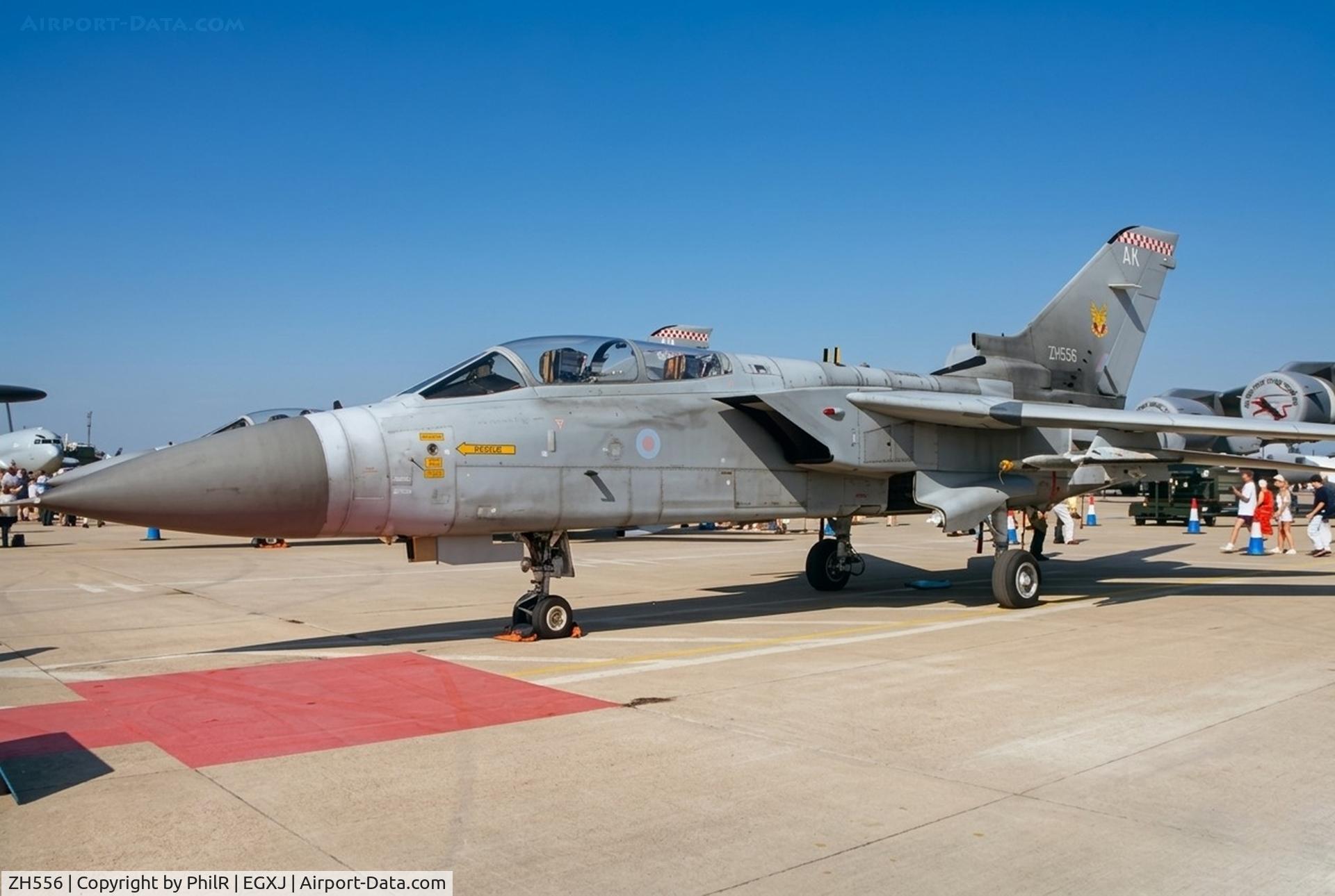 ZH556, 1993 Panavia Tornado F.3 C/N 926/AT048/3467, ZH556 1993 Panavia Tornado F3 RAF RIAT Cottismore 28.07.01A.jpg

