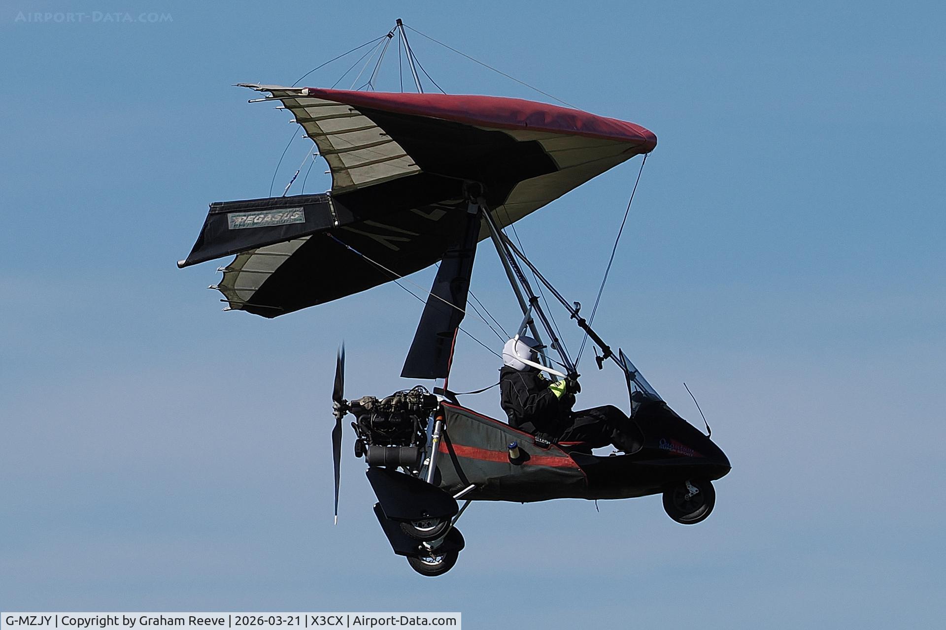 G-MZJY, 1997 Pegasus Quantum 15-912 C/N 7394, Landing at Northrepps.