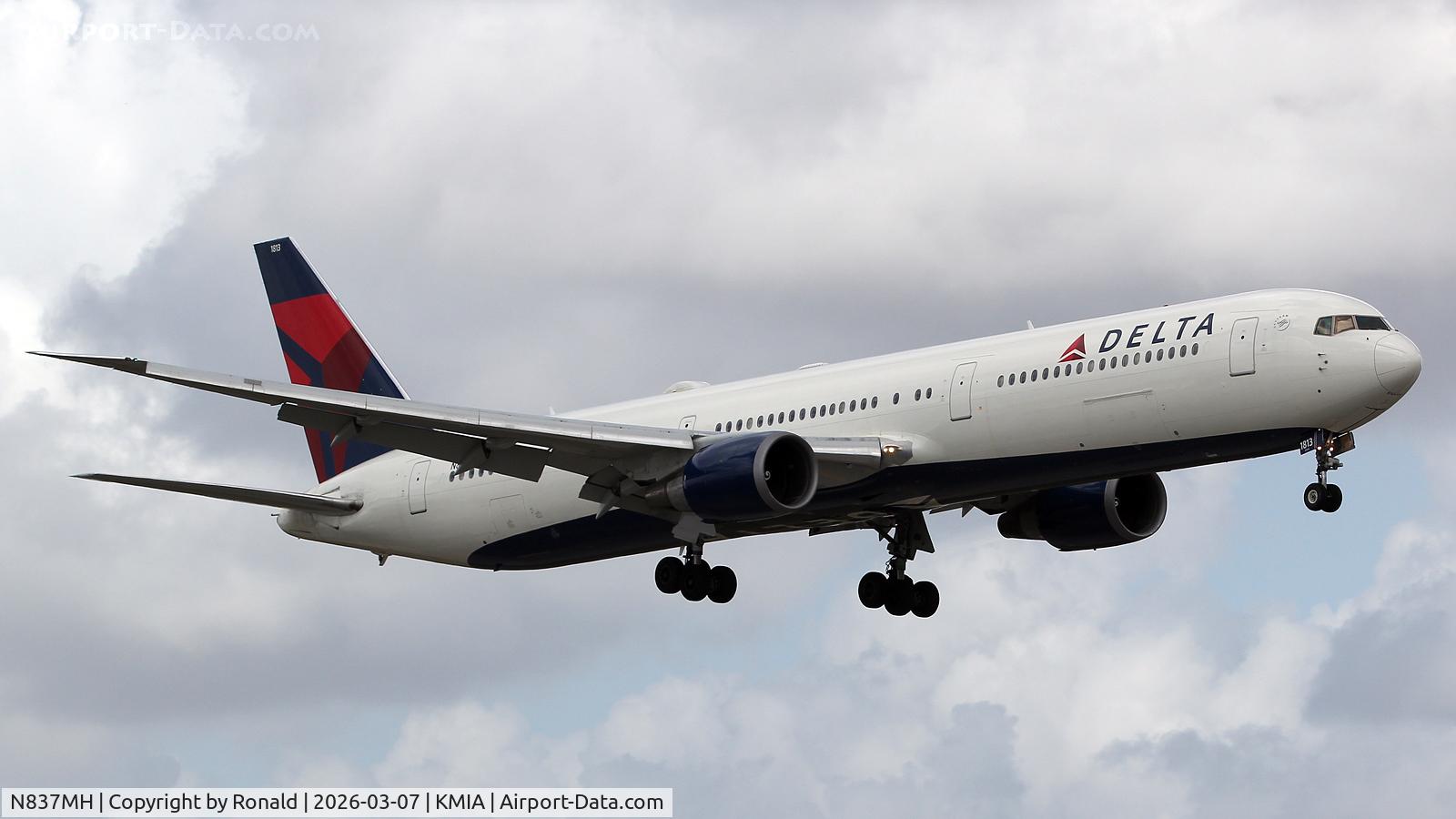 N837MH, 2000 Boeing 767-432/ER C/N 29710, at mia