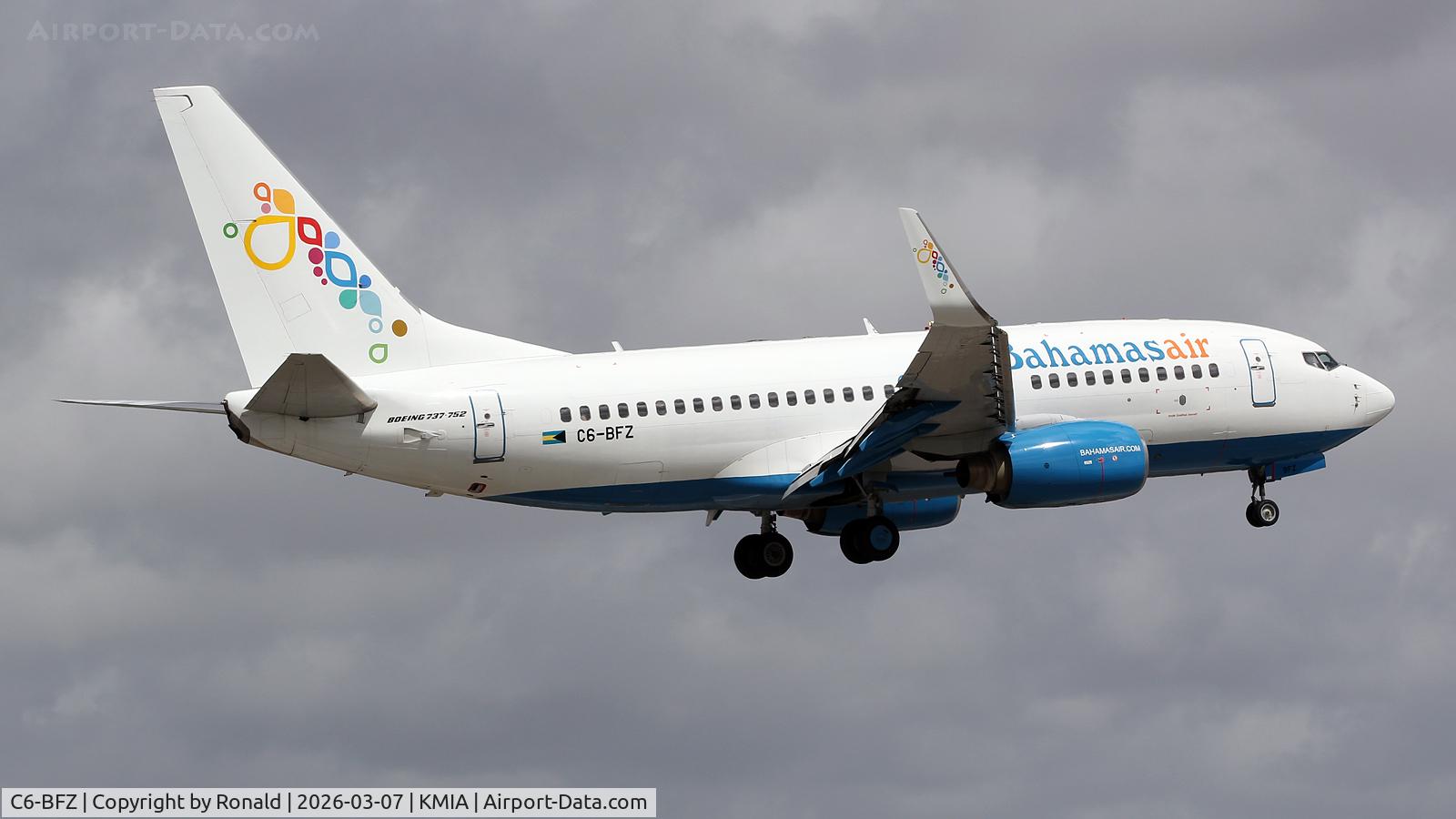 C6-BFZ, 2004 Boeing 737-752 C/N 30038, at mia