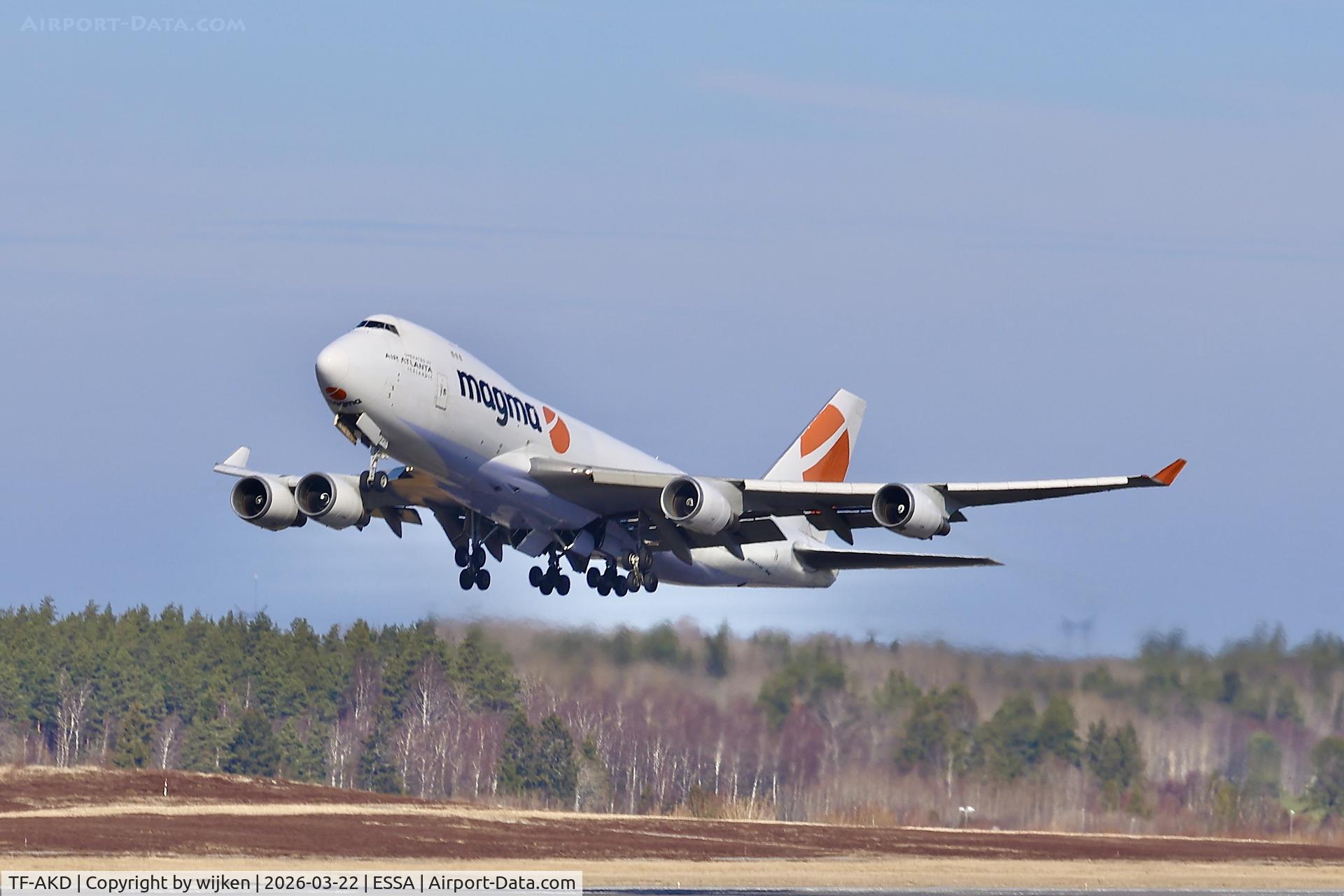 TF-AKD, 2000 Boeing 747-409F/SCD C/N 30760, Rwy 19R