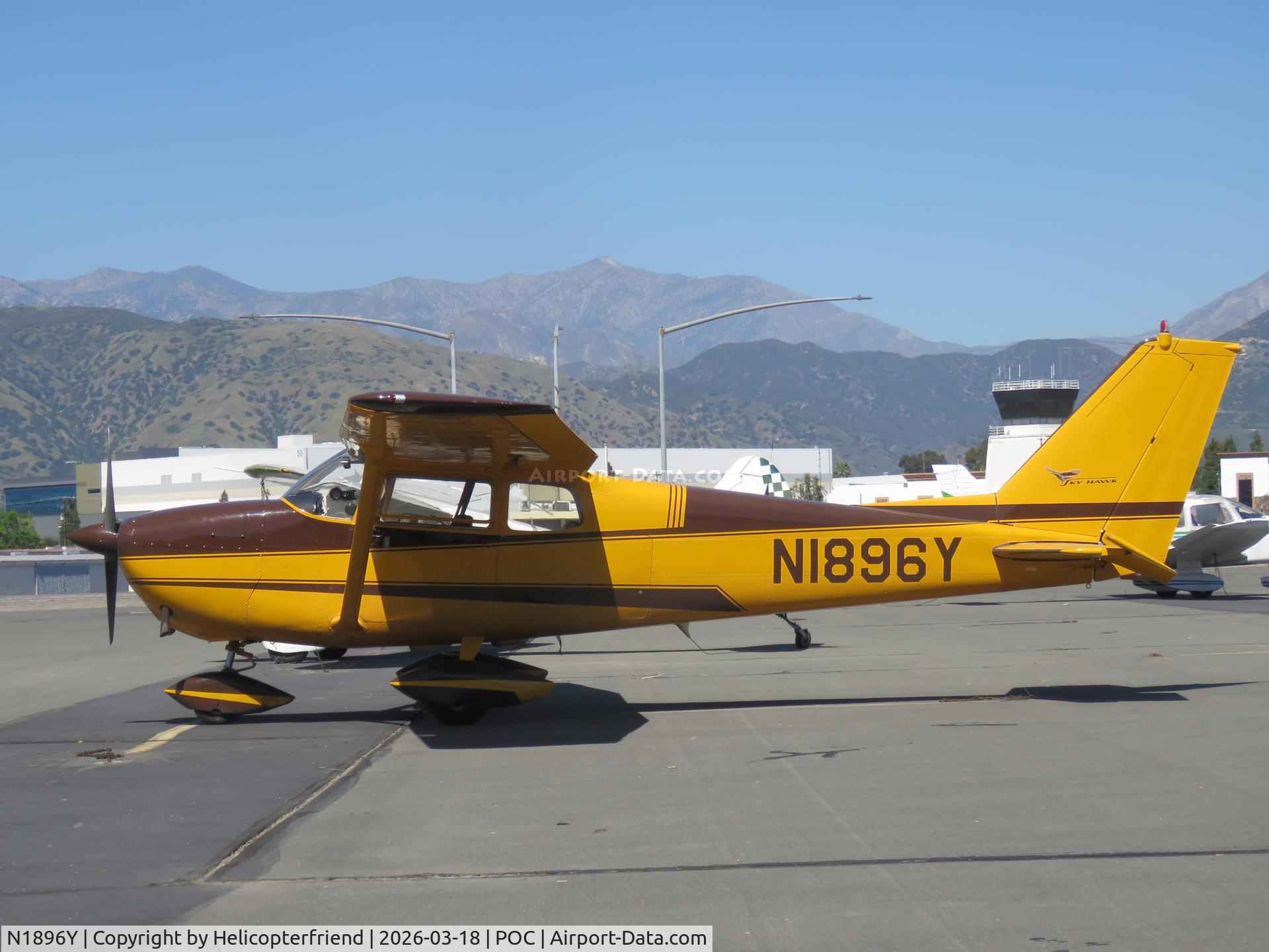 N1896Y, 1962 Cessna 172C C/N 17249496, Parked in transit parking