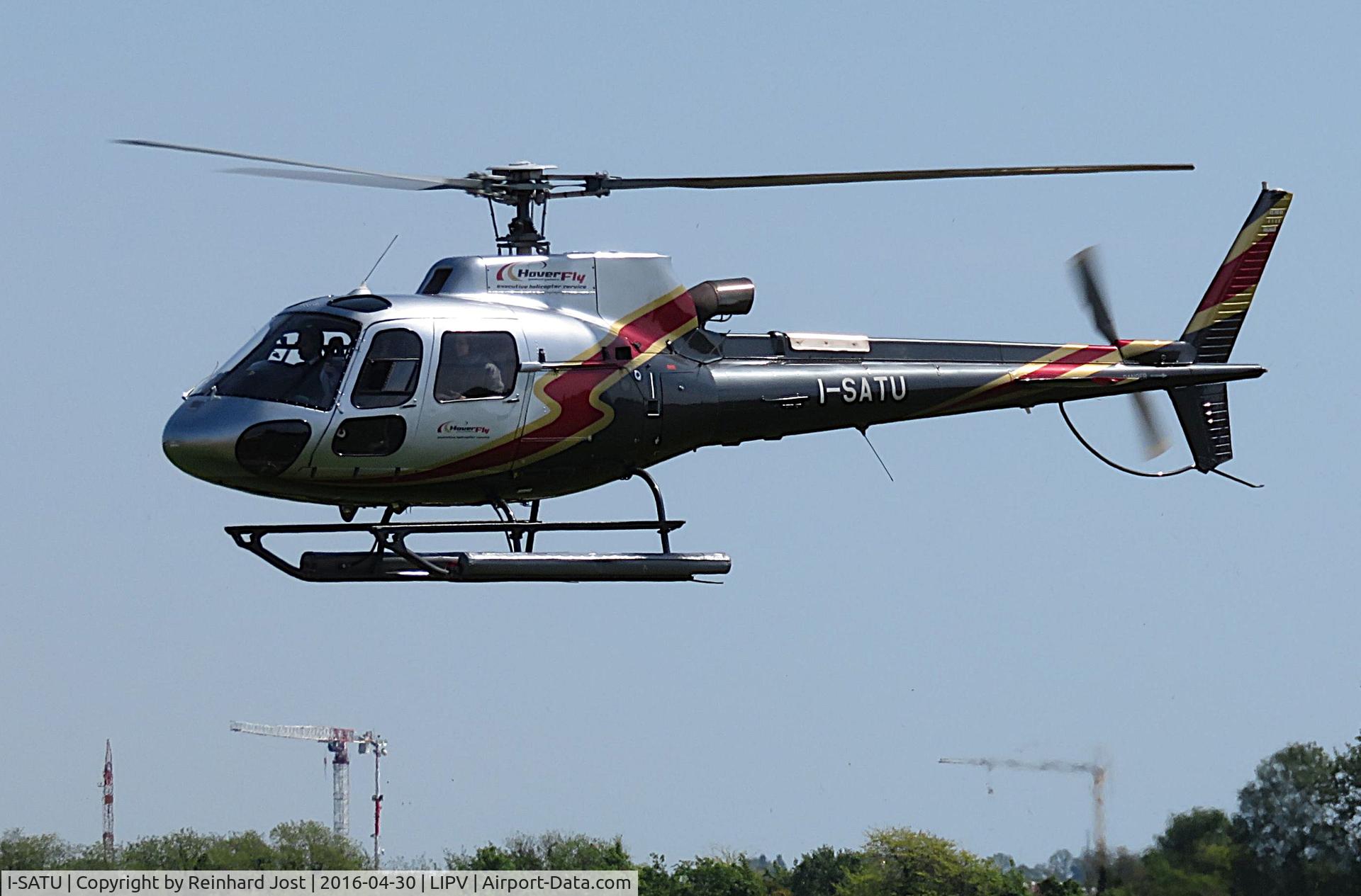 I-SATU, 2006 Eurocopter AS 350B-3 Ecureuil C/N 4109, Ecureuil of HoverFly coming in to land at Venezia-Lido, Italy