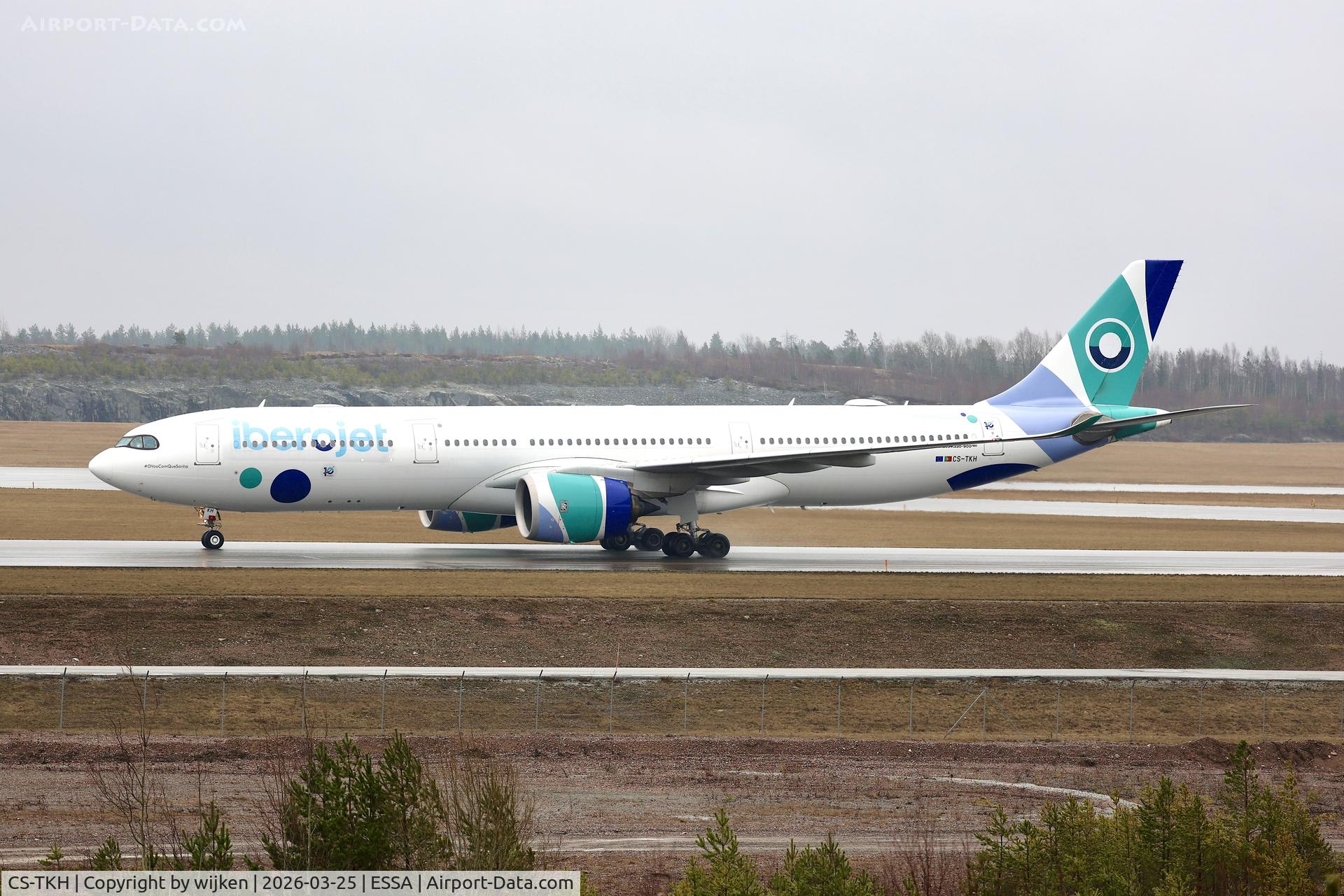 CS-TKH, 2020 Airbus A330-941 C/N 1963, Twy W