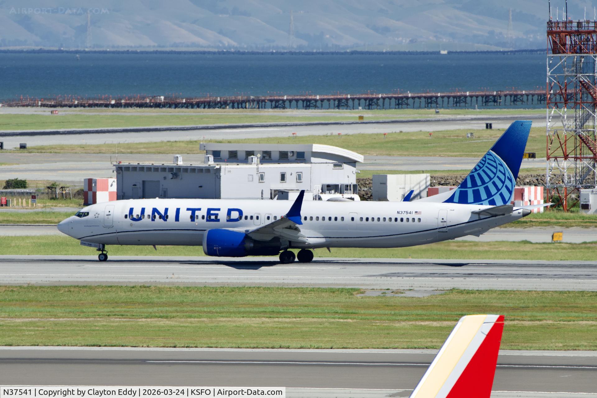 N37541, 2022 Boeing 737-9 MAX C/N 64469, SFO 2026