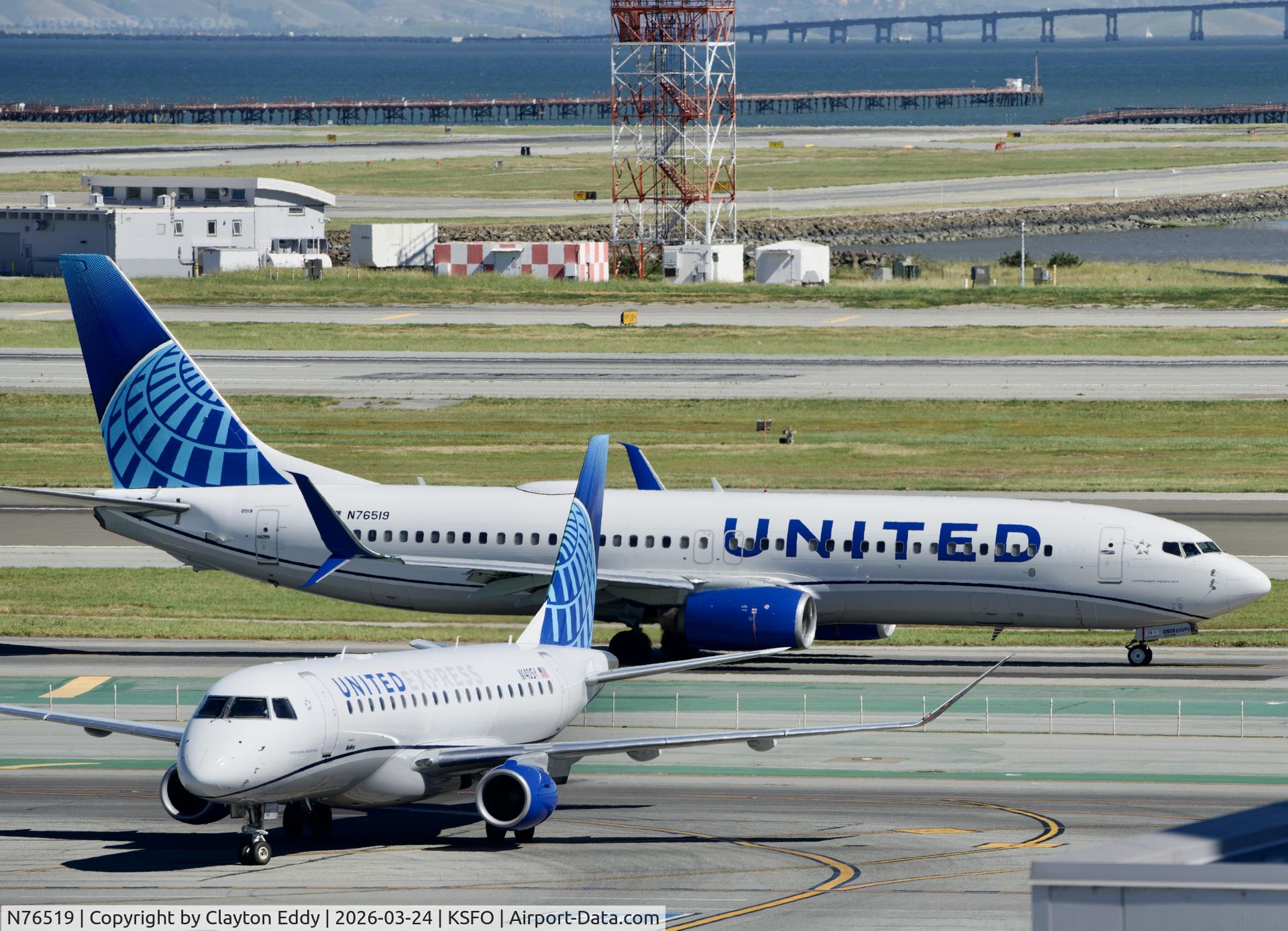 N76519, 2009 Boeing 737-824 C/N 30132, SFO 2026