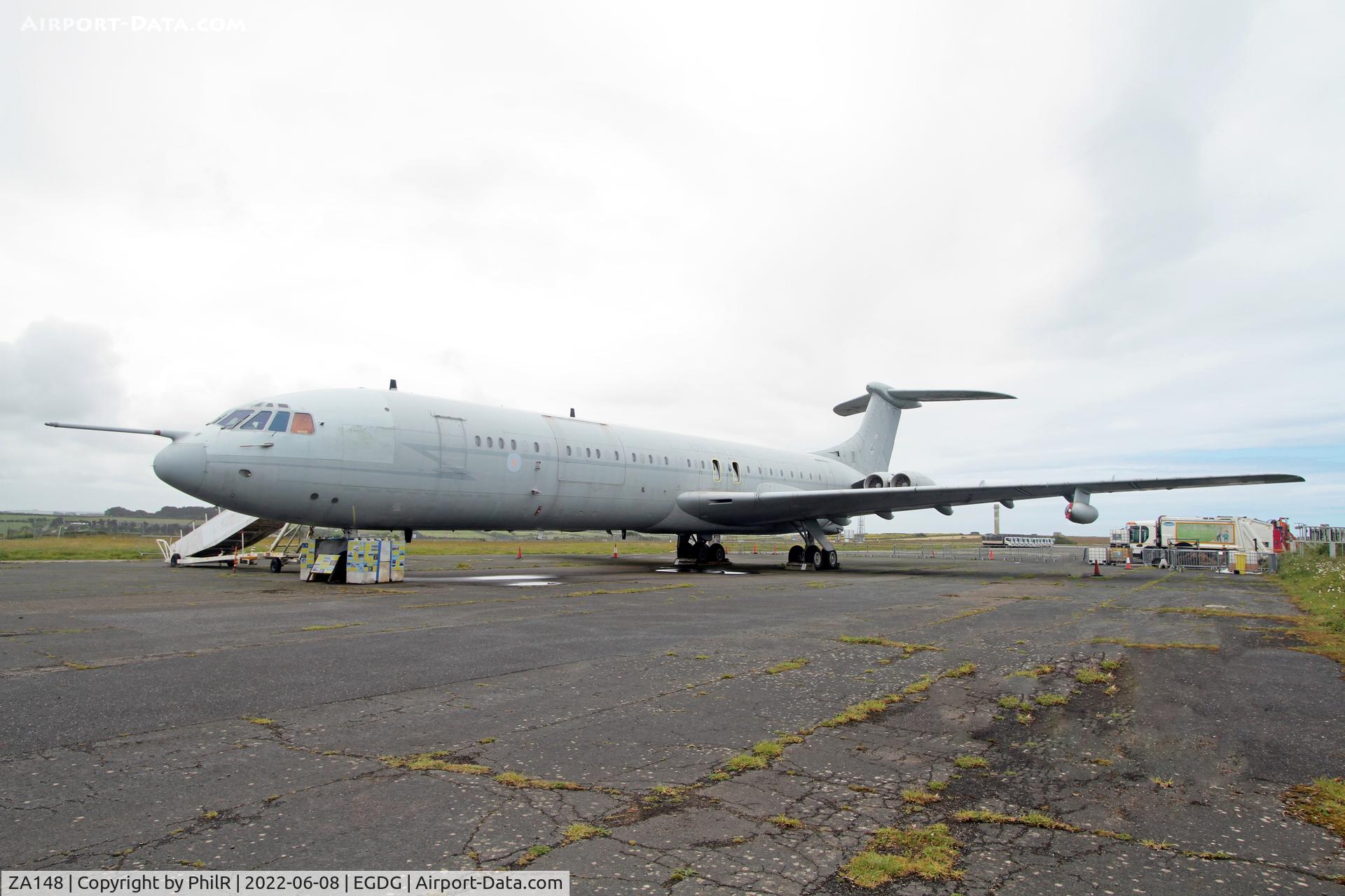 XR808, 1966 Vickers VC10 C.1 C/N 828, ZA148 (5Y-KDA) 1967 Vickers VC-10 K3 Cornwall Aviation Heritage Centre Newquay 