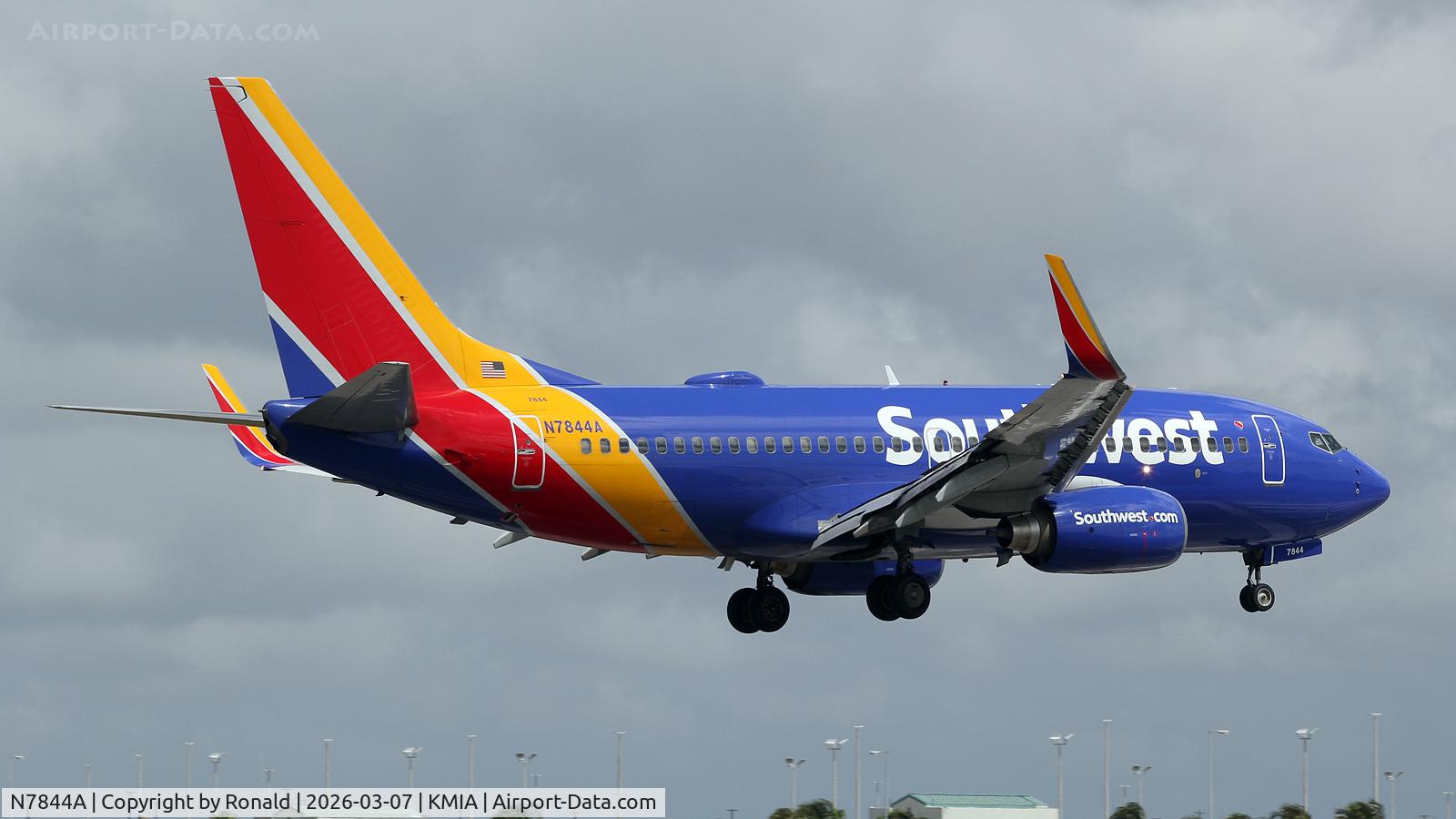 N7844A, 2006 Boeing 737-752 C/N 35118, at mia