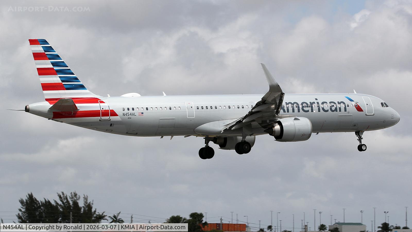 N454AL, 2022 Airbus A321-253NX C/N 10785, at mia