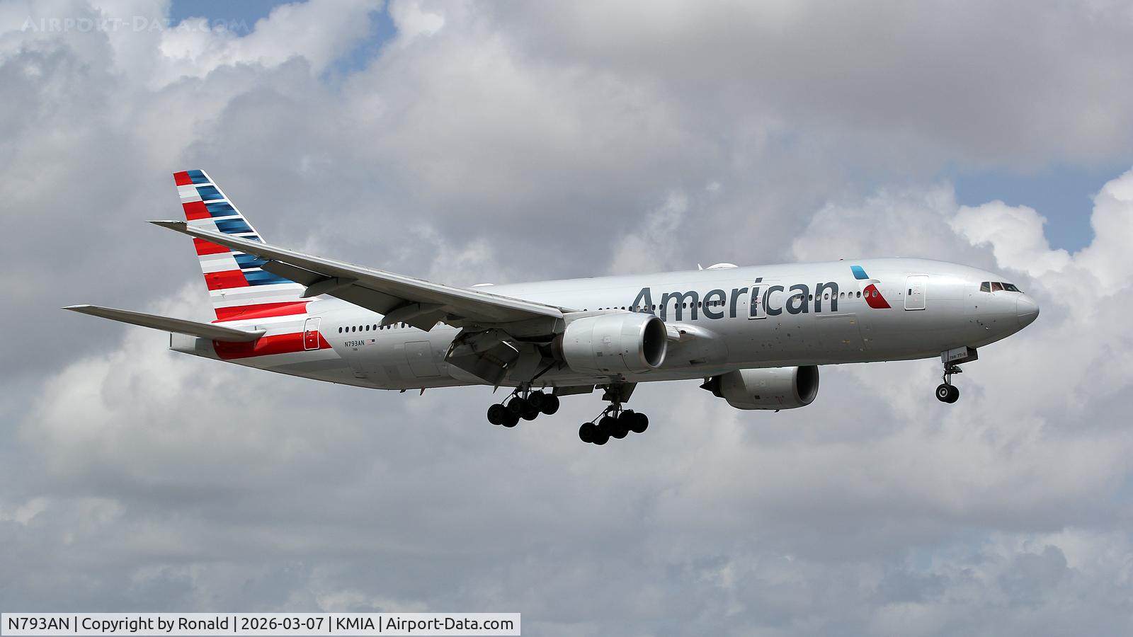 N793AN, 2000 Boeing 777-223 C/N 30255, at mia