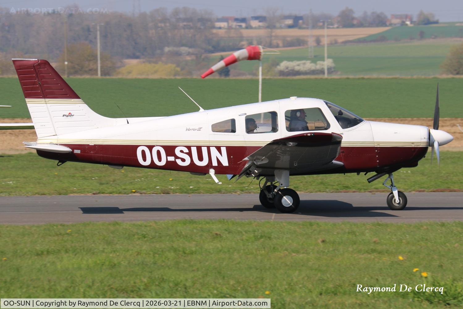 OO-SUN, Piper PA-28-161 Warrior III C/N 2842253, At Namur-Suarlée.