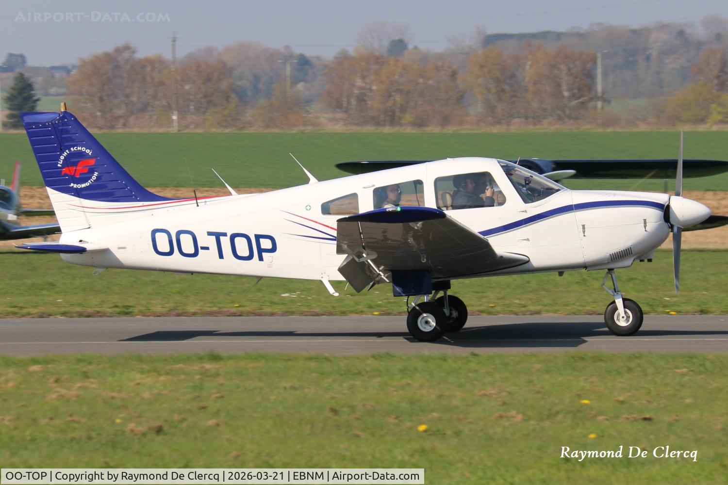 OO-TOP, Piper PA-28-181 C/N 288390085, At Namur-Suarlée.