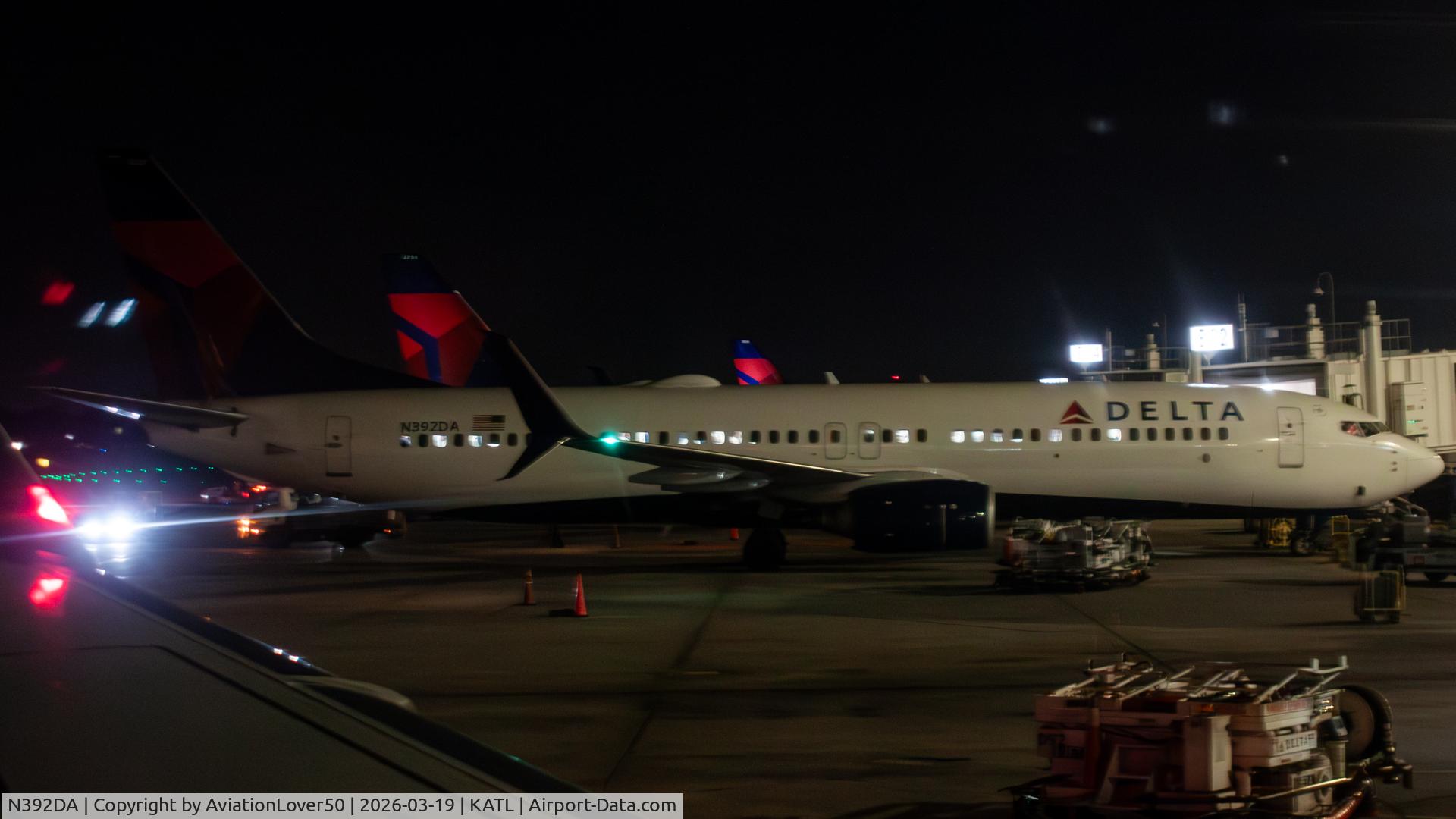 N392DA, 2000 Boeing 737-832 C/N 30561, Delta 738