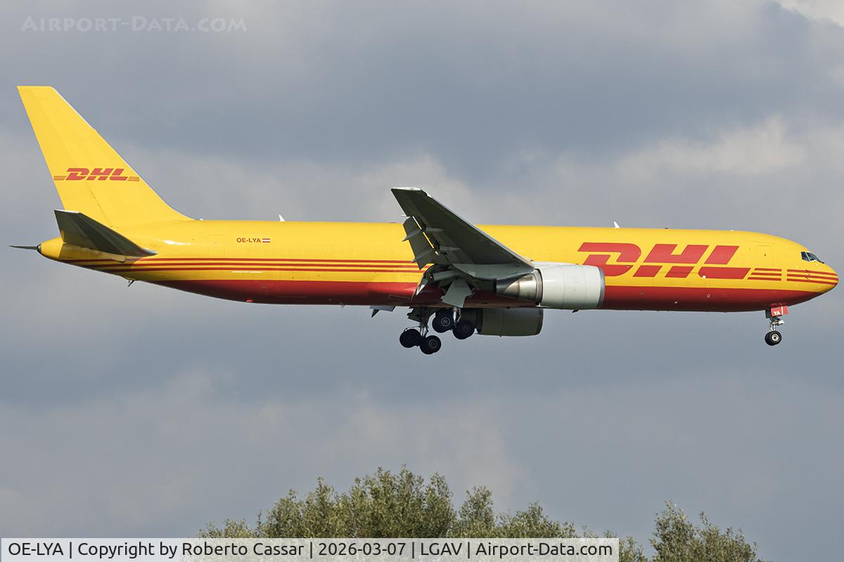 OE-LYA, 2000 Boeing 767-3Q8ER C/N 27686, Athens Airport