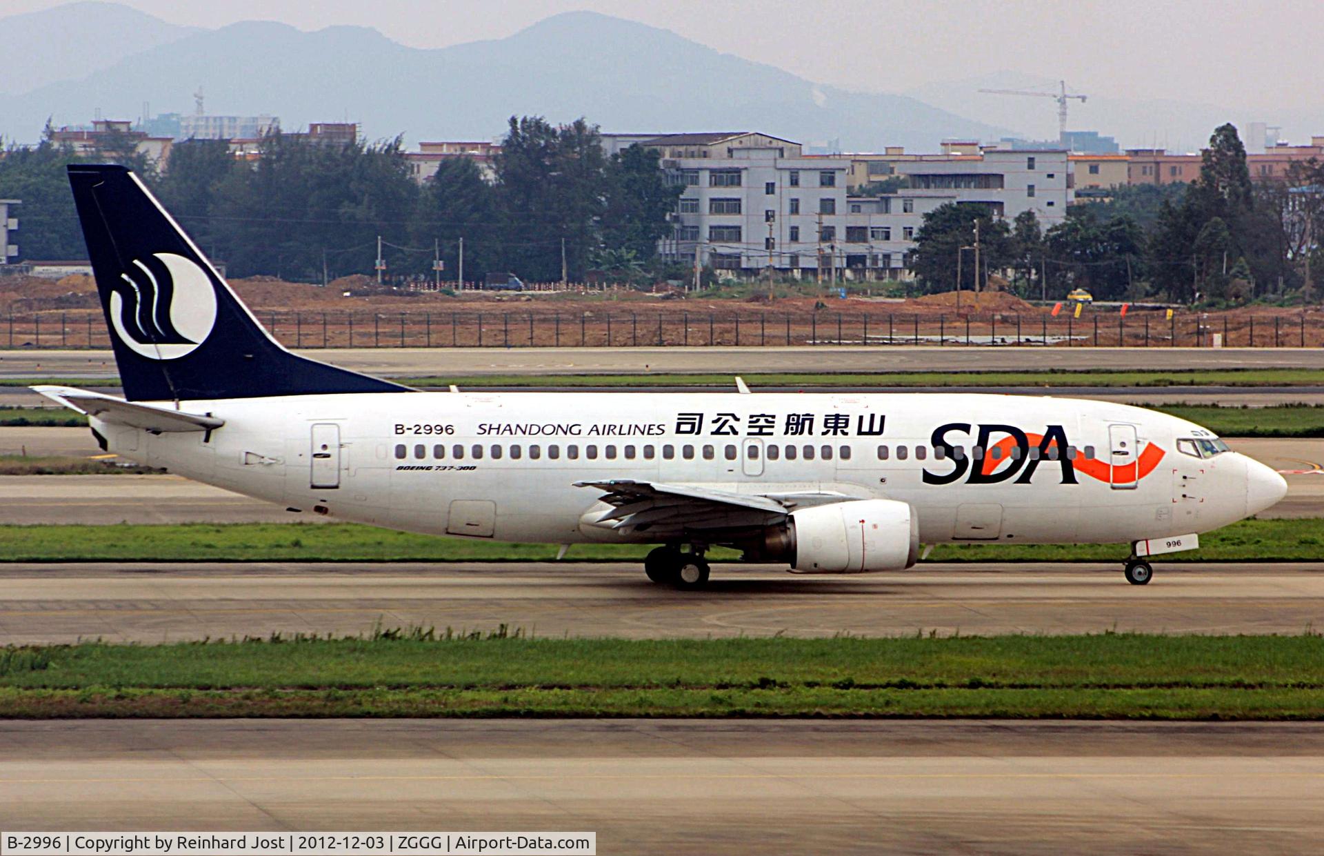 B-2996, 1998 Boeing 737-35N C/N 29316, Shandong Airlines B737 taxing at Guangzhou, China