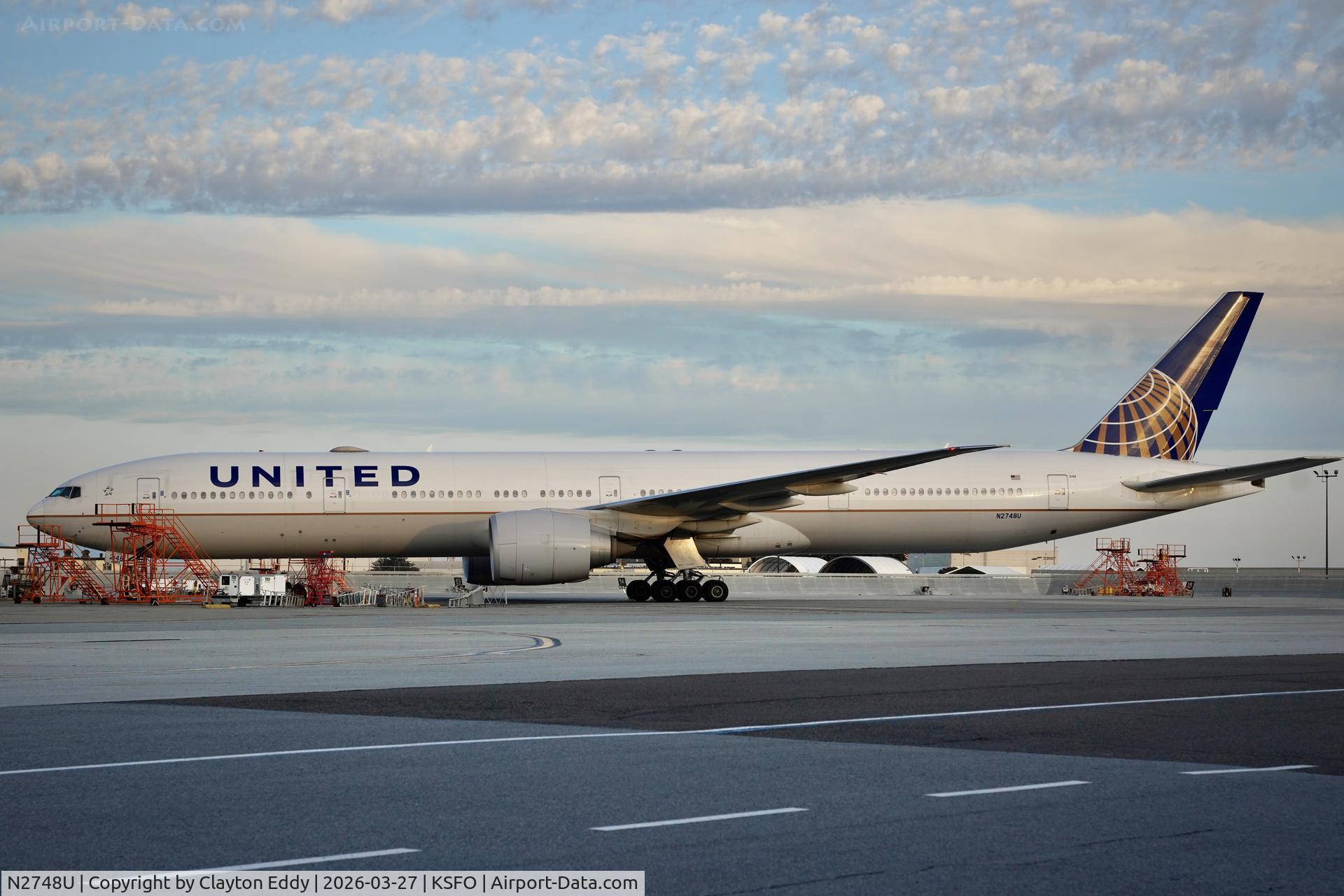 N2748U, 2018 Boeing 777-300/ER C/N 64994, SFO 2026