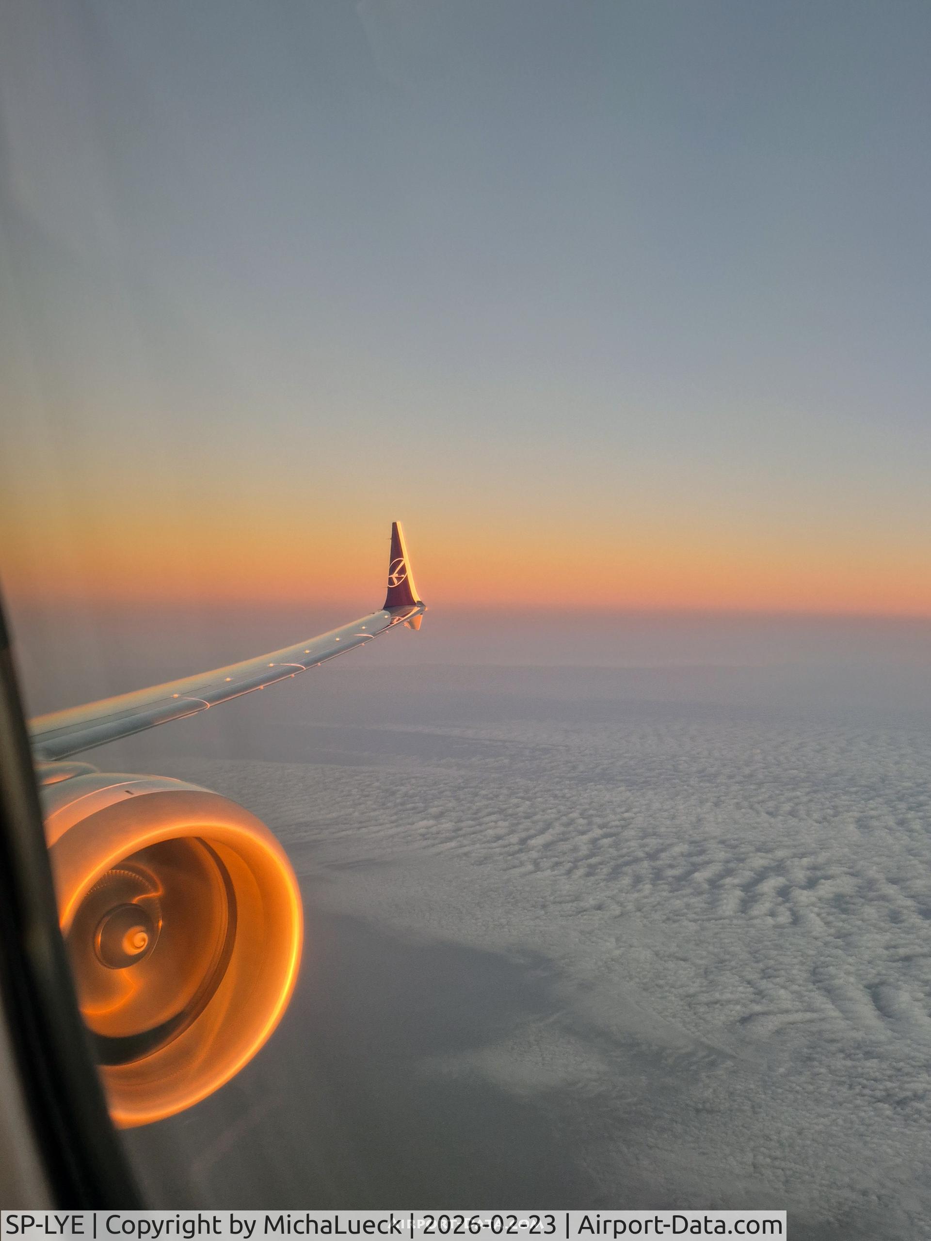 SP-LYE, 2025 Boeing 737-8MAX C/N 44330, Sunrise over the Karakum Desert (WAW-TAS)