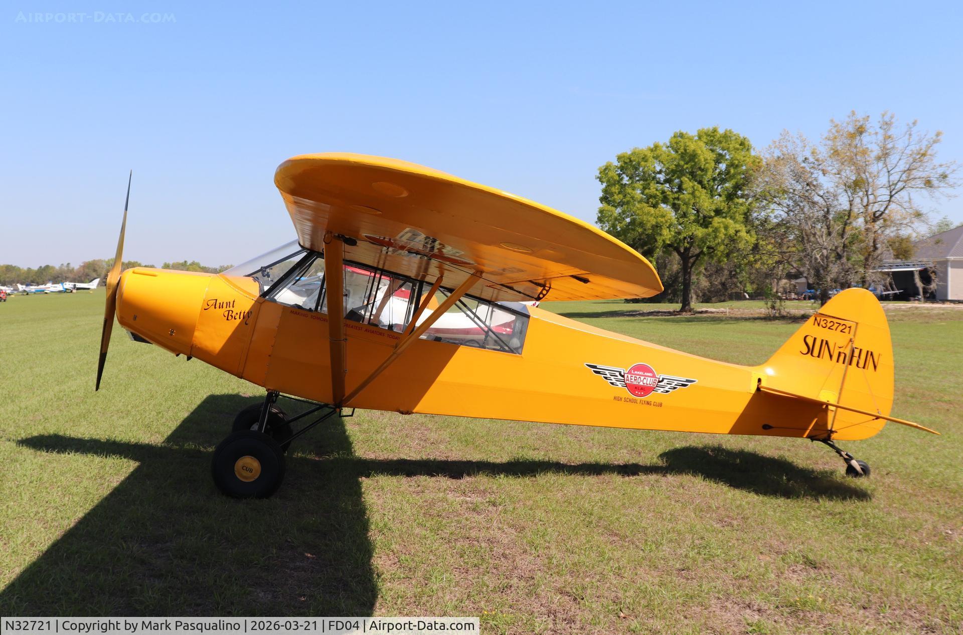 N32721, 1972 Boeing 727-224 C/N 20463, Piper L-18C