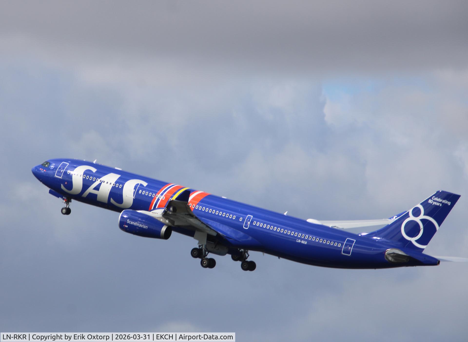 LN-RKR, 2015 Airbus A330-343E C/N 1660, LN-RKR now painted in the 
