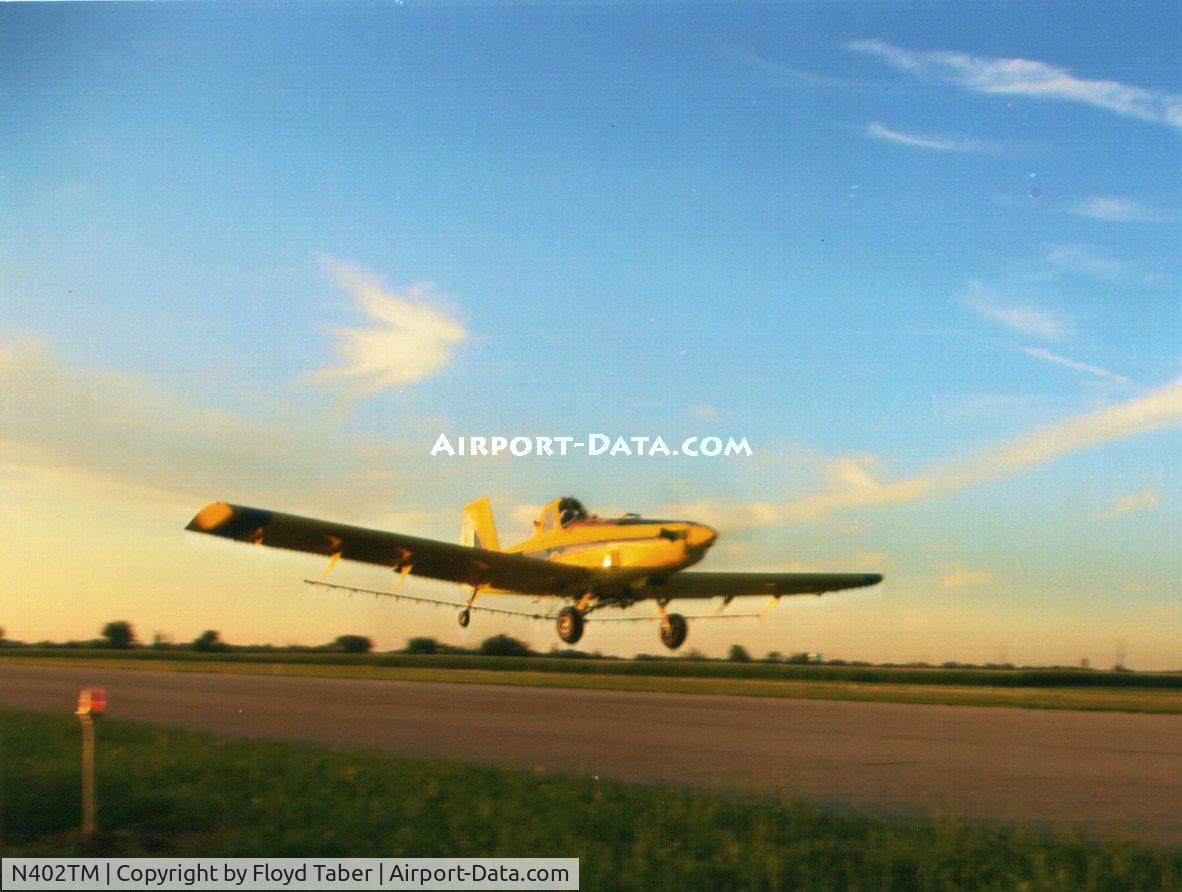 N402TM, 2005 Air Tractor Inc AT-402B C/N 402B-1164, Leaving to go spray