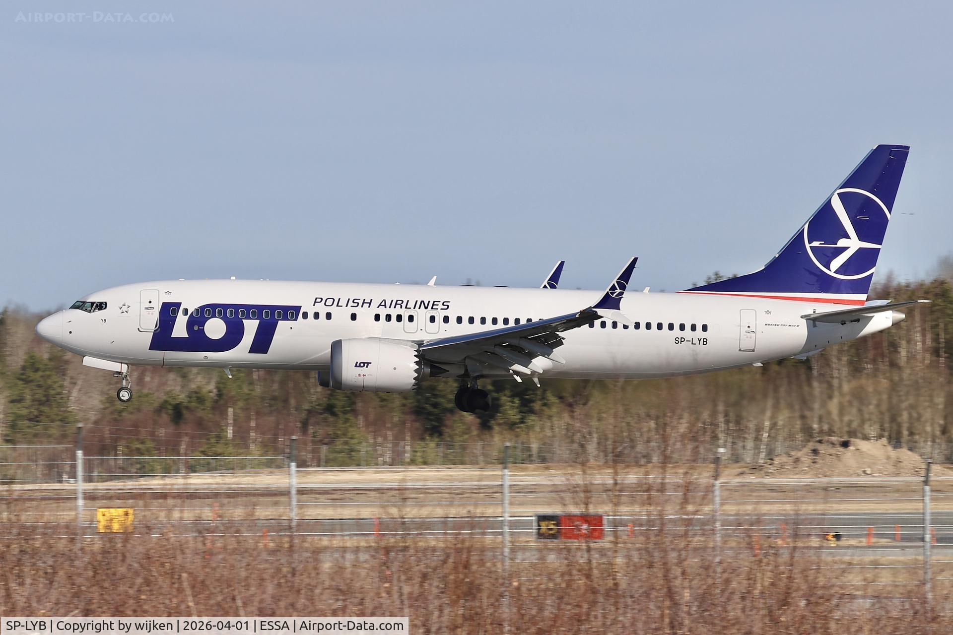 SP-LYB, 2025 Boeing 737-8 MAX C/N 68124, Rwy 26