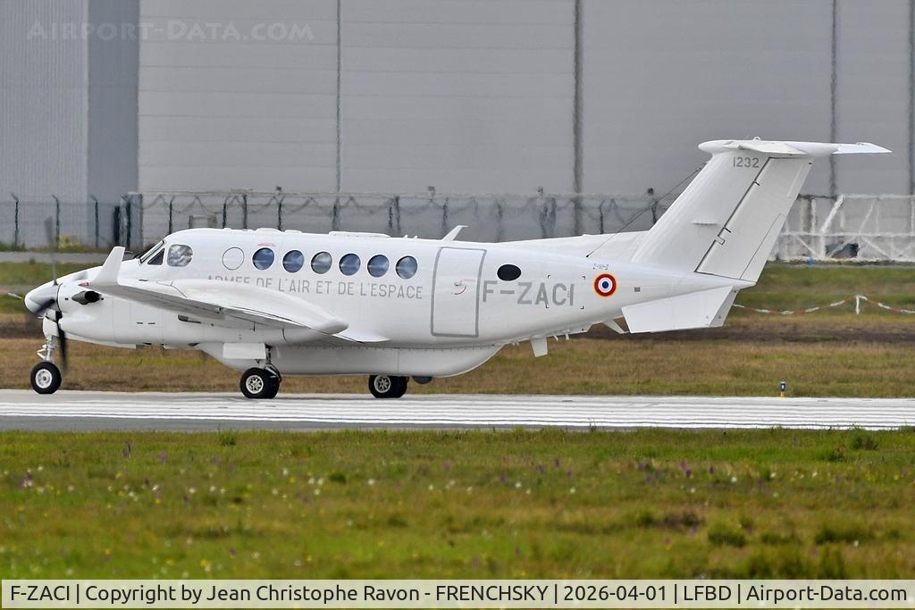 F-ZACI, Beechcraft B350ASLR VADOR (B300) C/N 1232, 