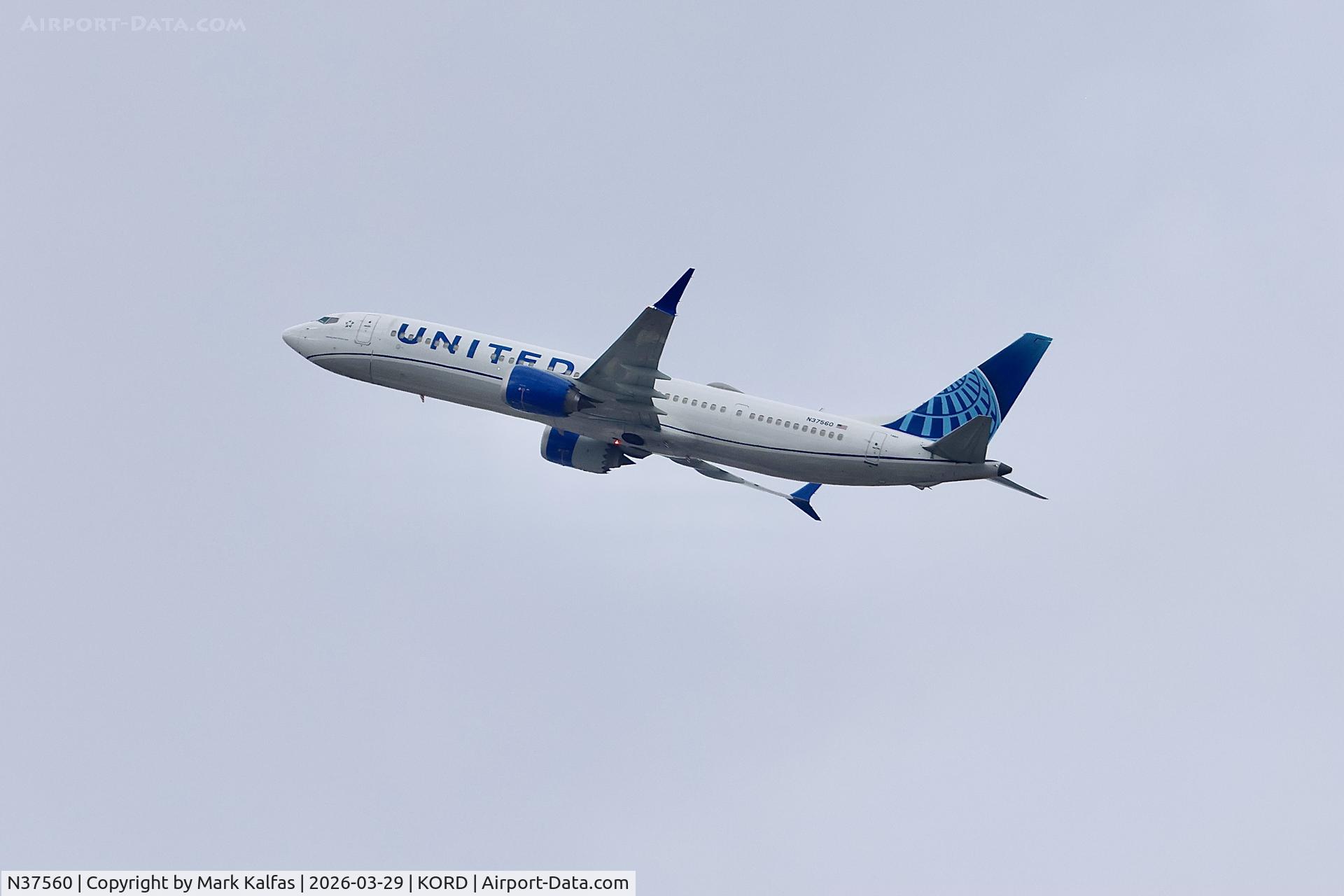 N37560, 2023 Boeing 737-9 MAX C/N 67184, B39M United Boeing 737-9 MAX N37560 departing 27L KORD