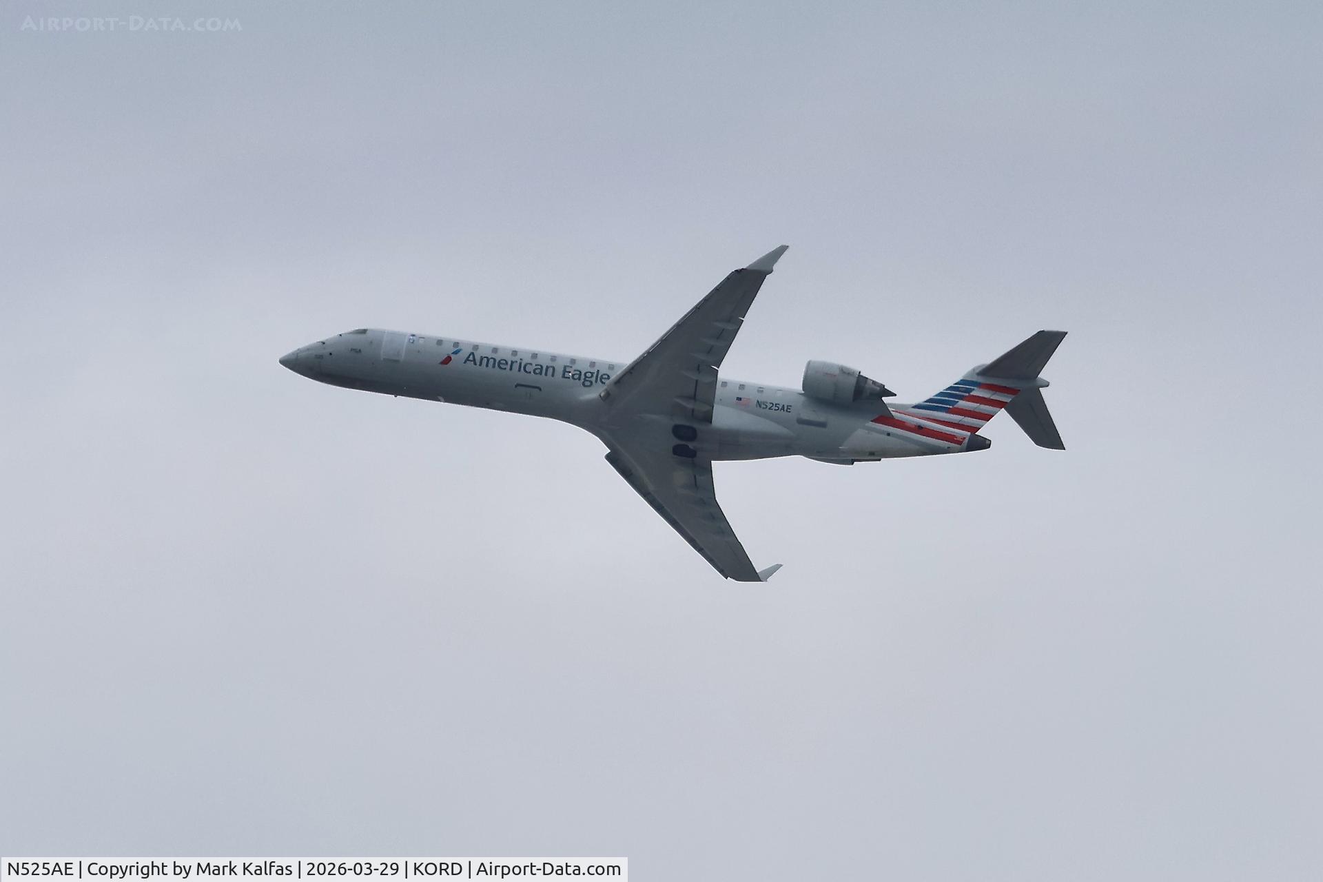 N525AE, Bombardier CRJ-701ER (CL-600-2C10) Regional Jet C/N 10302, CRJ7 PSA / American Eagle Bombardier CRJ-701ER N525AE departing 27L KORD