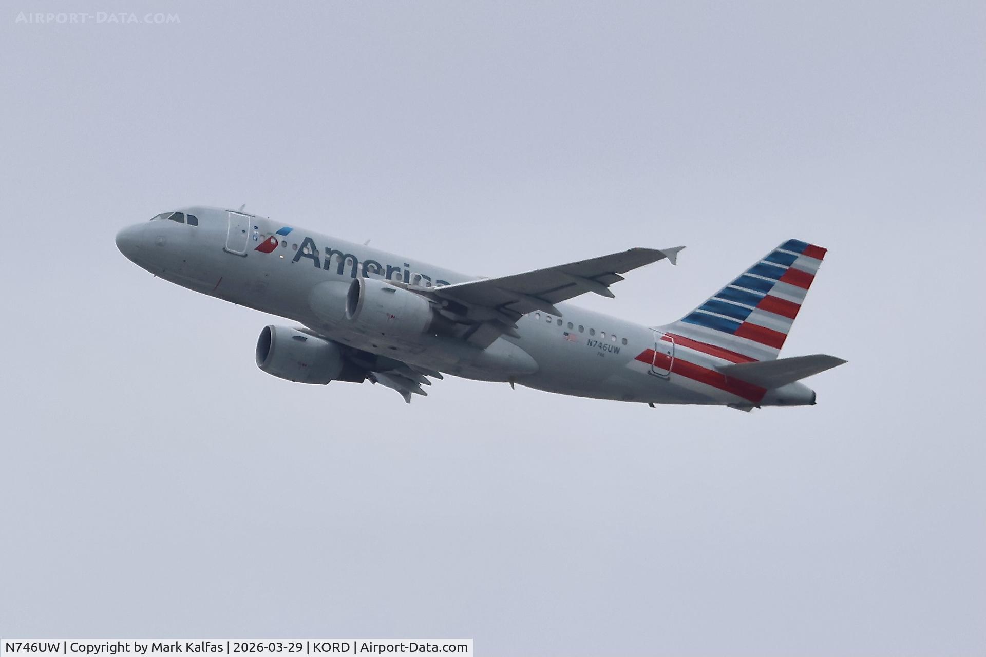 N746UW, 2000 Airbus A319-112 C/N 1297, A318 American Airbus A319-112 N746UW departing 27L KORD
