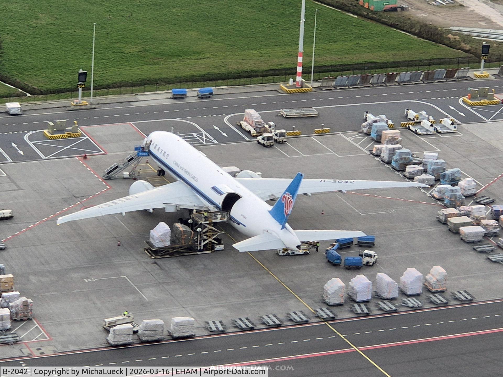 B-2042, 2013 Boeing 777-F1B C/N 41633, At Shiphol
