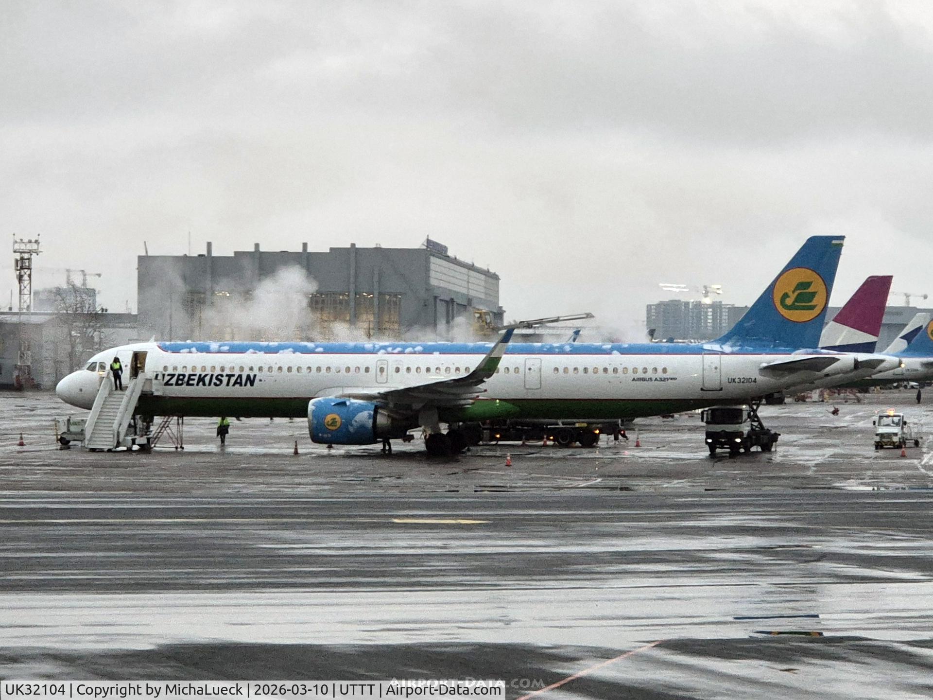 UK32104, 2022 Airbus 321-253NXLR C/N 10887, A frosty morning in Tashkent