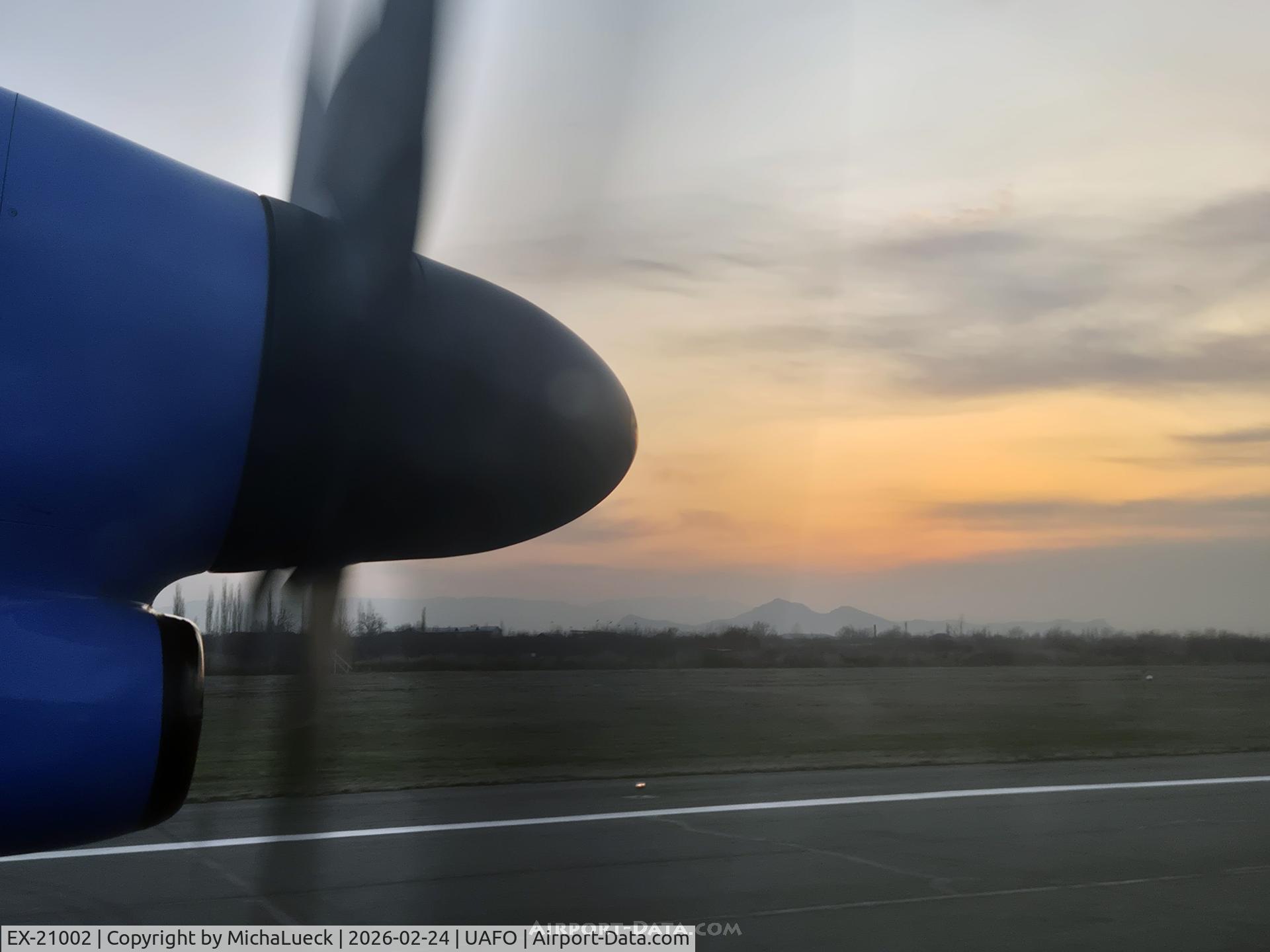 EX-21002, Bombardier DHC-8 402 Dash 8 C/N 4459, Landing in Osh at the last light of the day