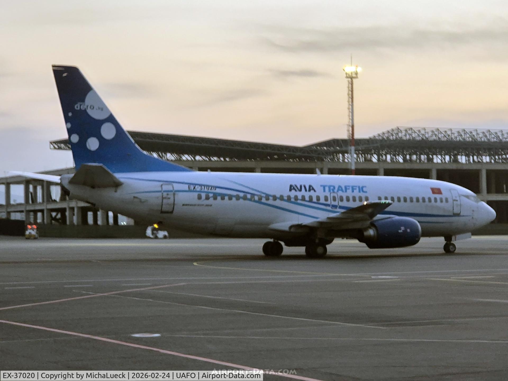 EX-37020, 1995 Boeing 737-3L9 C/N 27833, At Osh