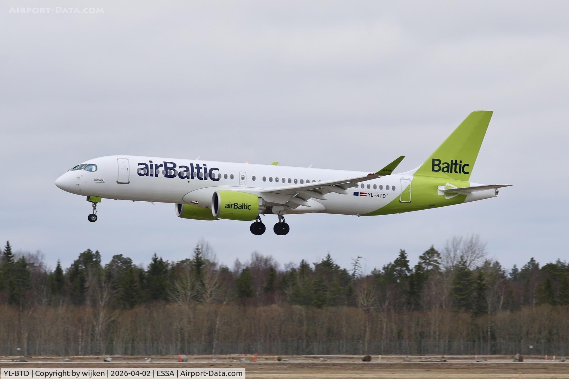 YL-BTD, Airbus A220-300 C/N 55426, Rwy 26