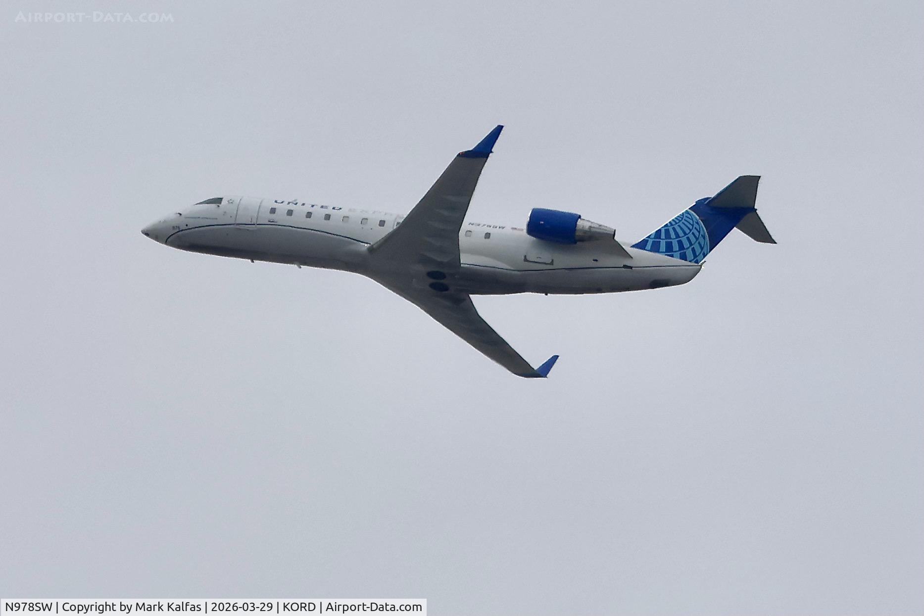 N978SW, 2004 Bombardier CRJ-200ER (CL-600-2B19) C/N 7953, CRJ2 SkwWest /United Express Canadair Regional Jet CRJ-200 N978SW departing 27L KORD